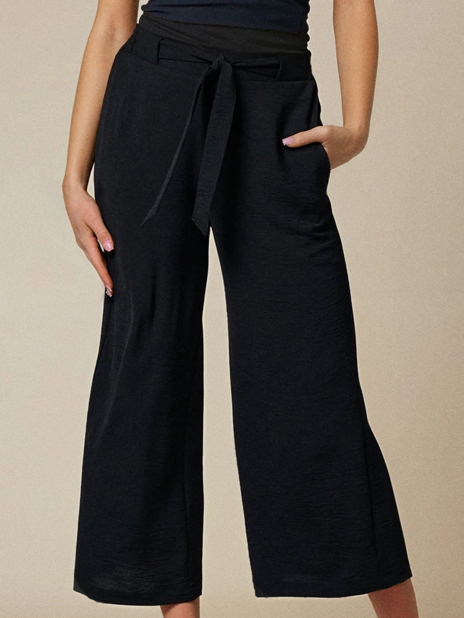 Sinsay - Spodnie wide leg z wiązaniem - czarny