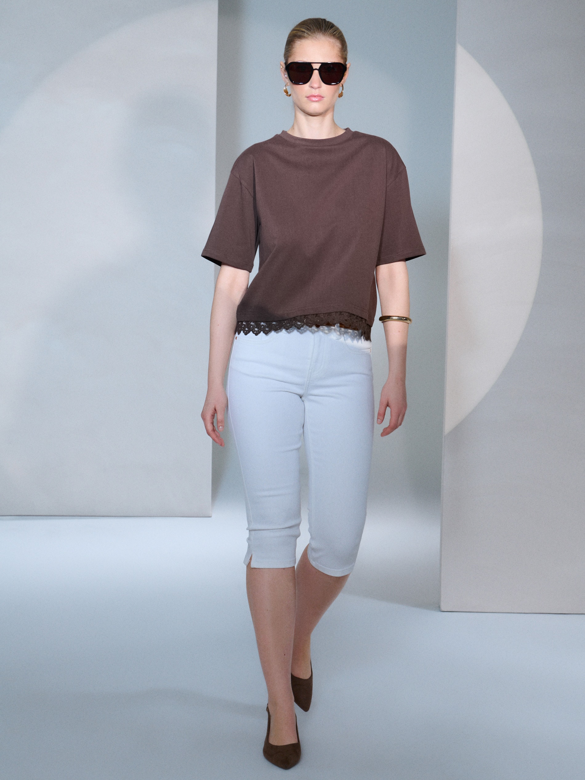 Sinsay - Bawełniana koszulka z ozdobną koronką - brązowy