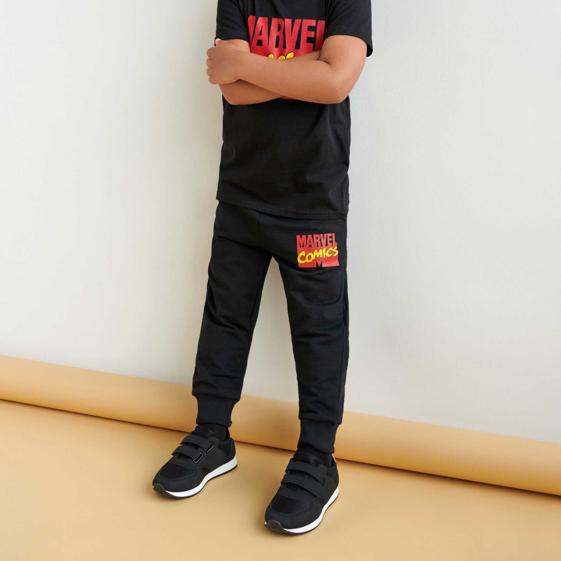 Sinsay - Pantaloni Sport Jogger Marvel - Negru