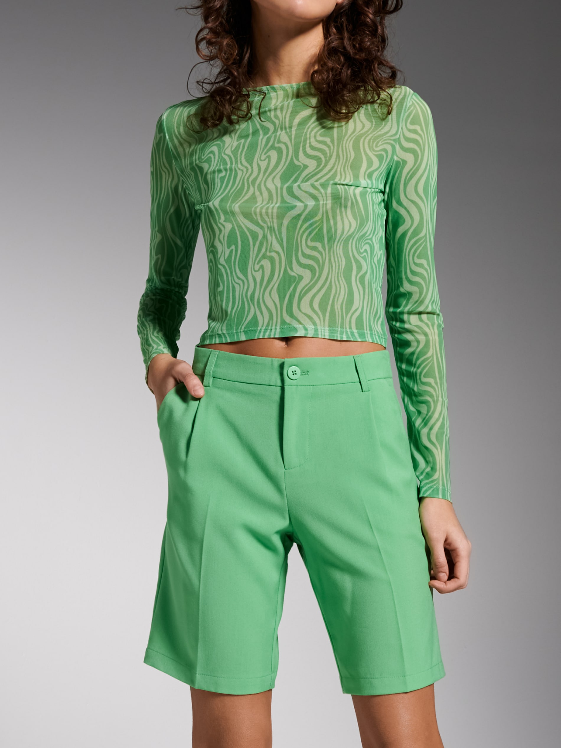 Sinsay - Szorty bermudy z domieszką wiskozy - zielony