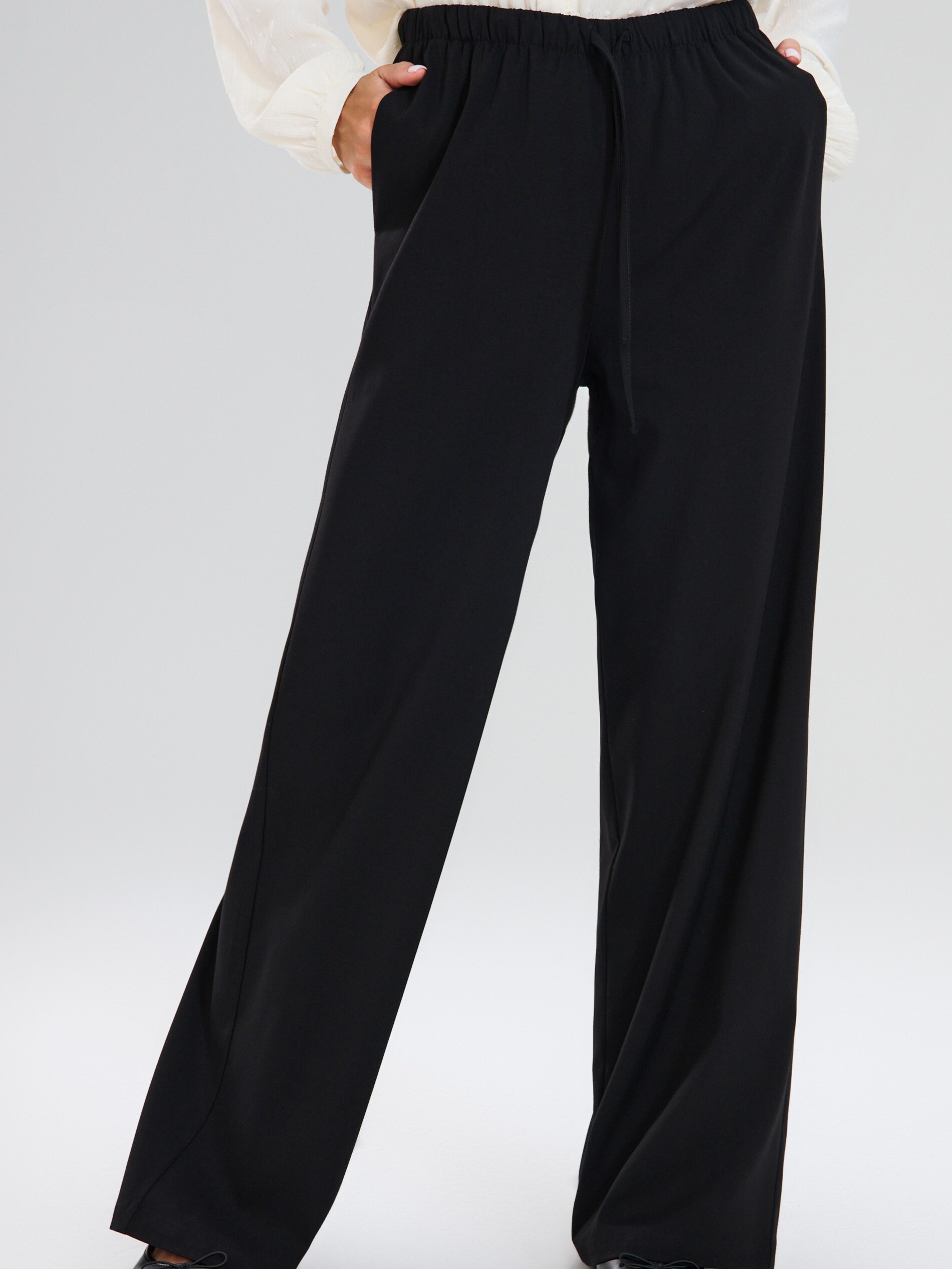 Sinsay - Spodnie wide leg z kieszeniami - czarny
