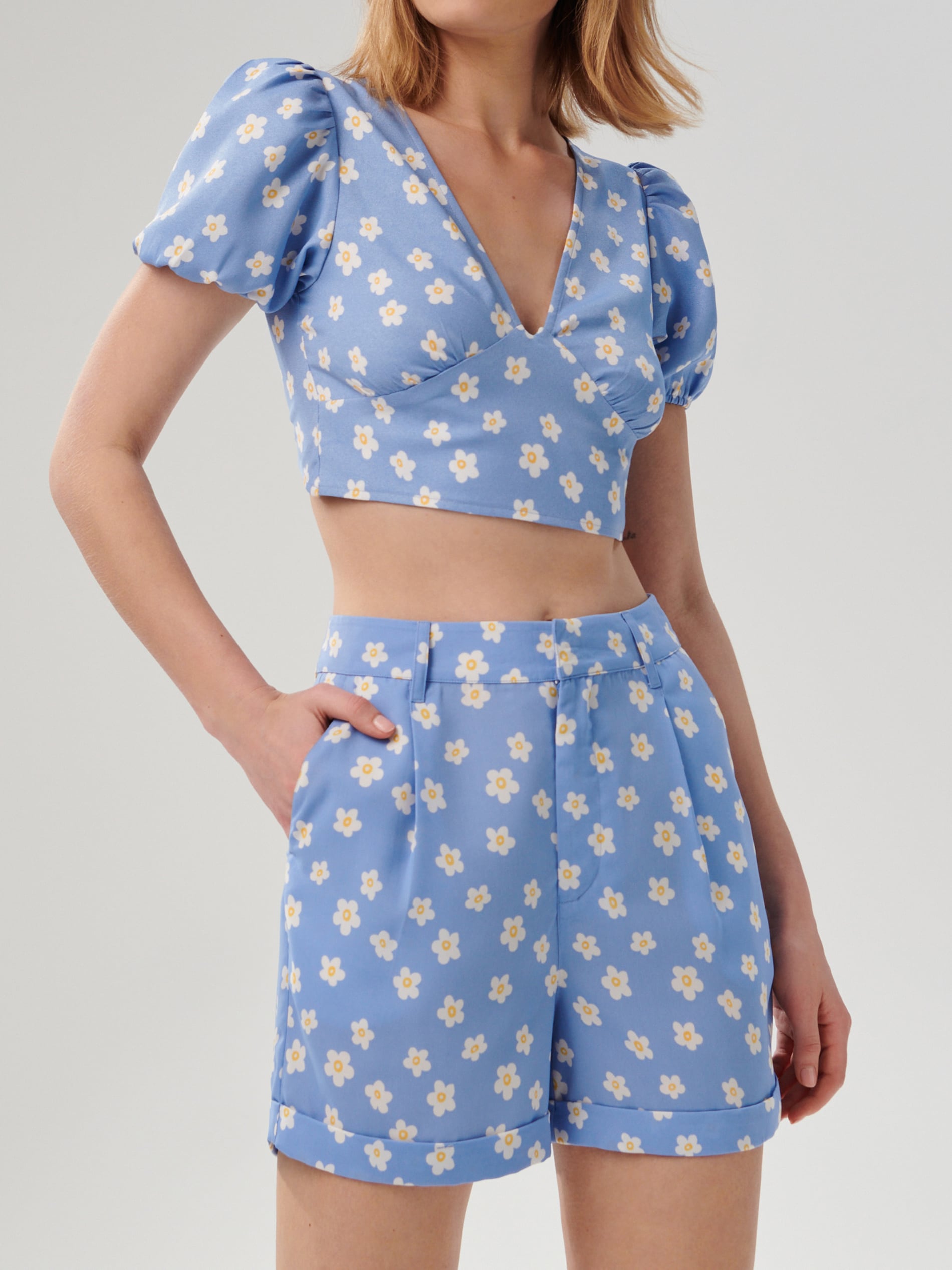 Sinsay - Szorty ze wzorem w kwiaty - wielobarwny