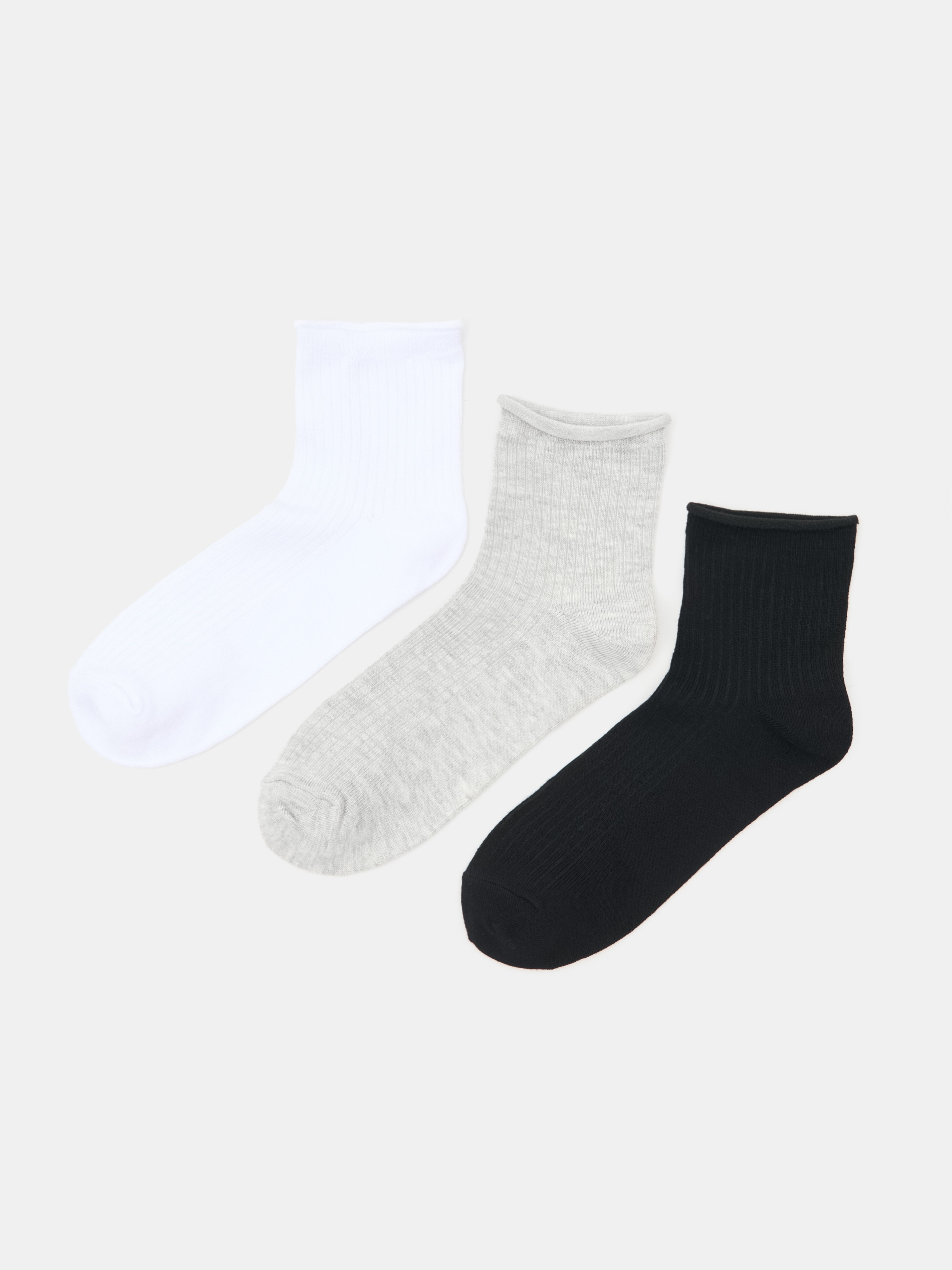 Sinsay - Prążkowane skarpetki z wiskozą 3 pack - wielobarwny