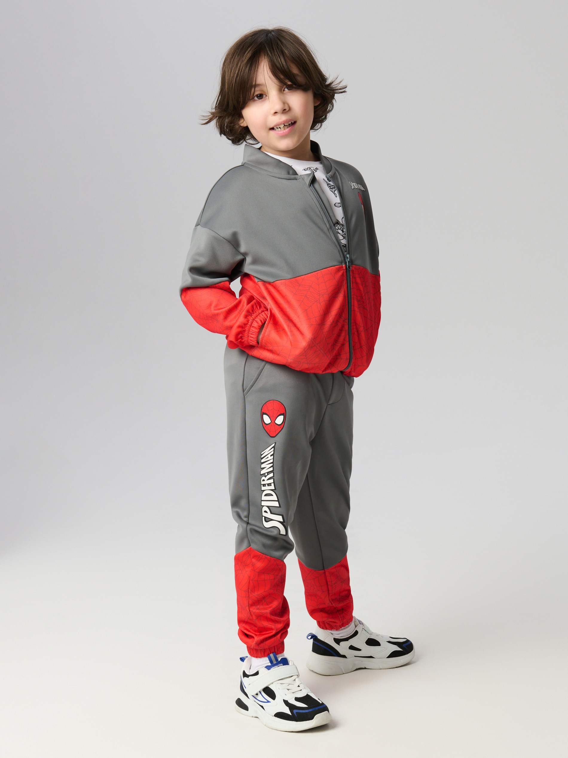 Sinsay - Spodnie dresowe jogger z nadrukiem Spiderman - szary