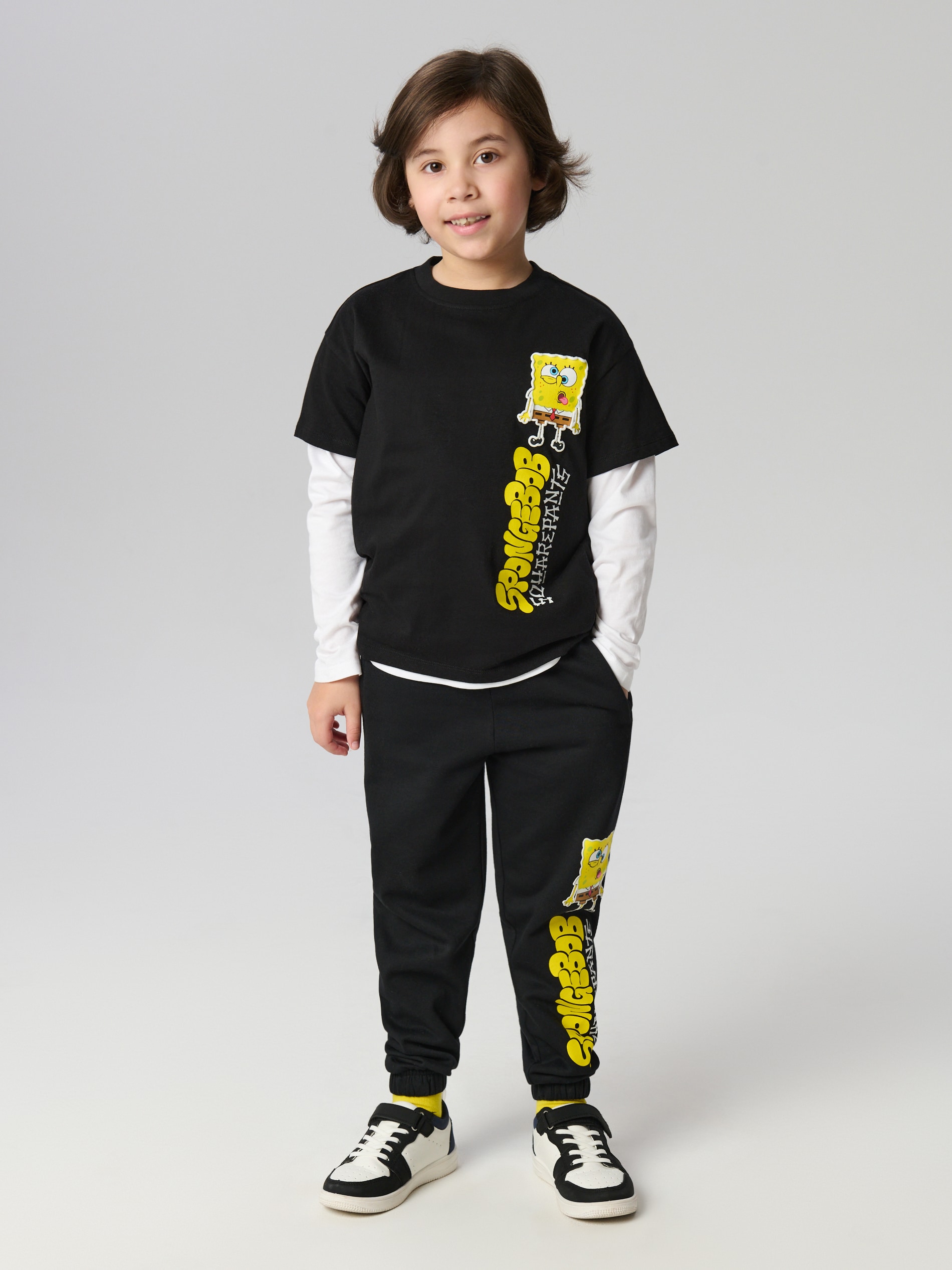 Sinsay - Spodnie jogger SpongeBob SquarePants - czarny