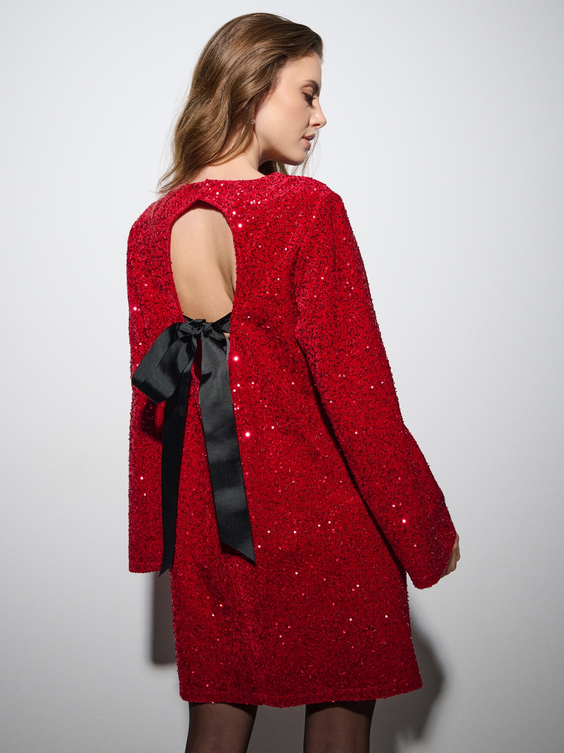 Sinsay - Μίνι φόρεμα με παγιέτες - μπορντο φωτογραφία