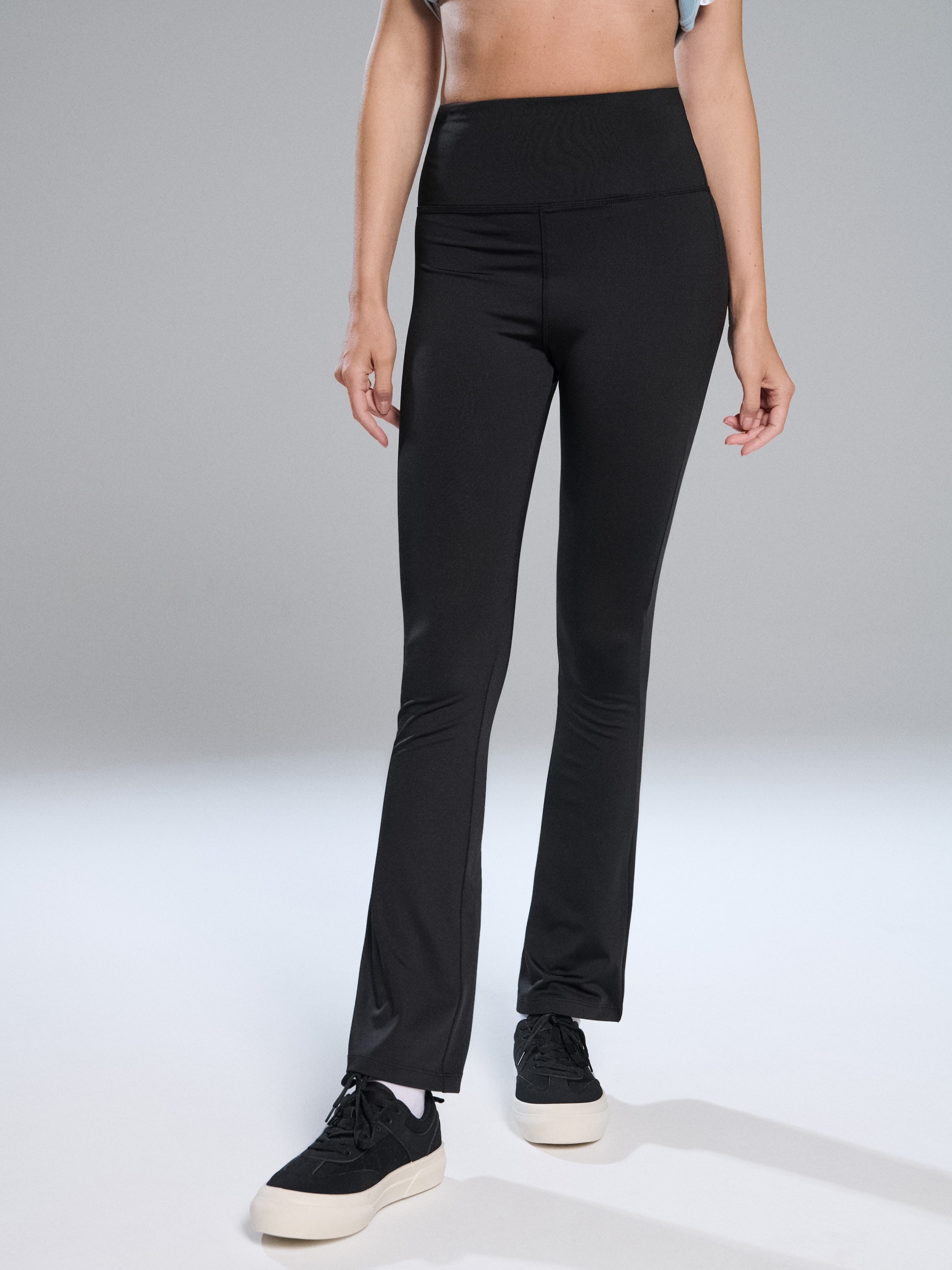 Sinsay - Spodnie sportowe ACTIVE - czarny