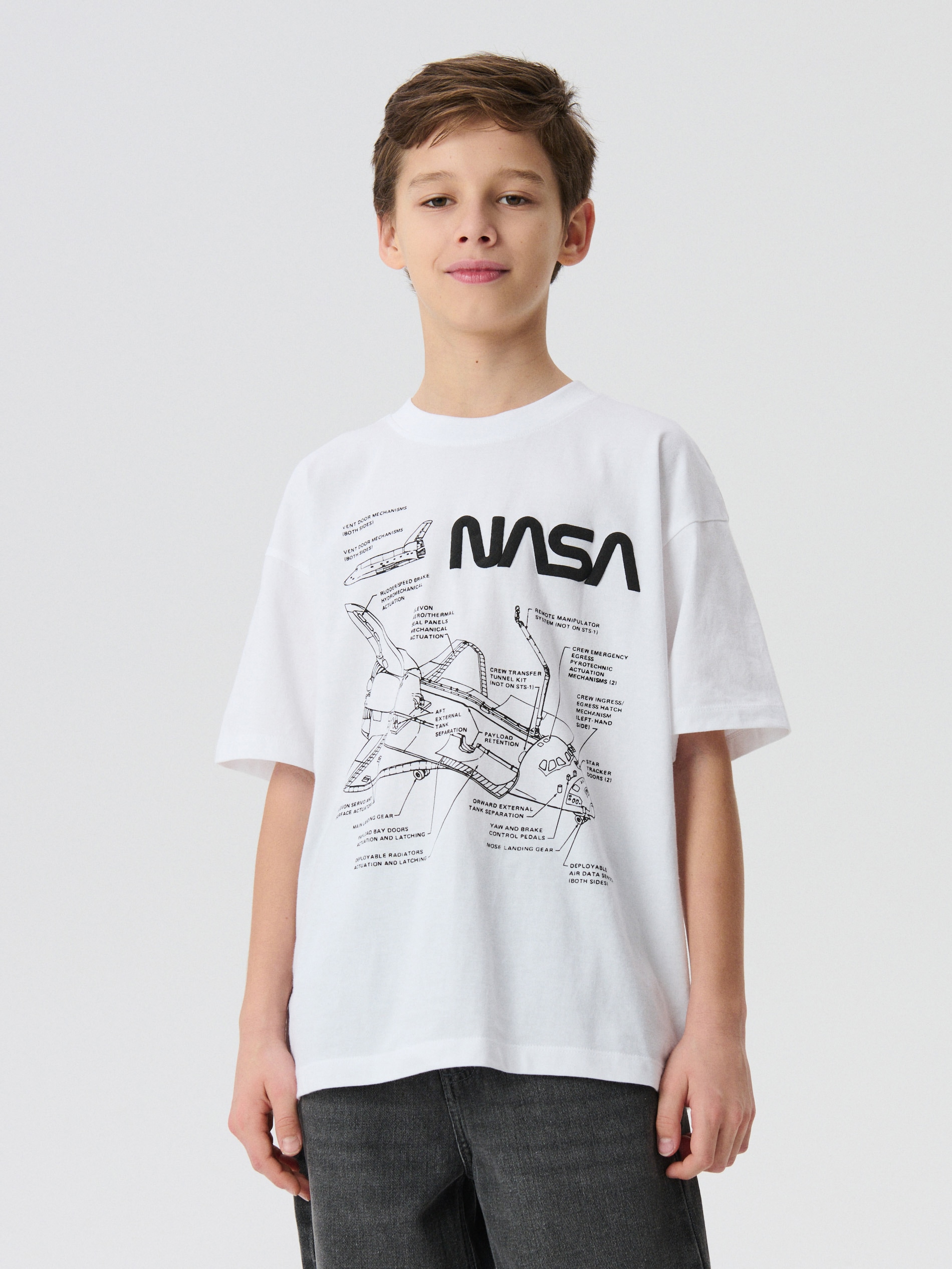 Sinsay - Bawełniana koszulka oversize z nadrukiem NASA - biały