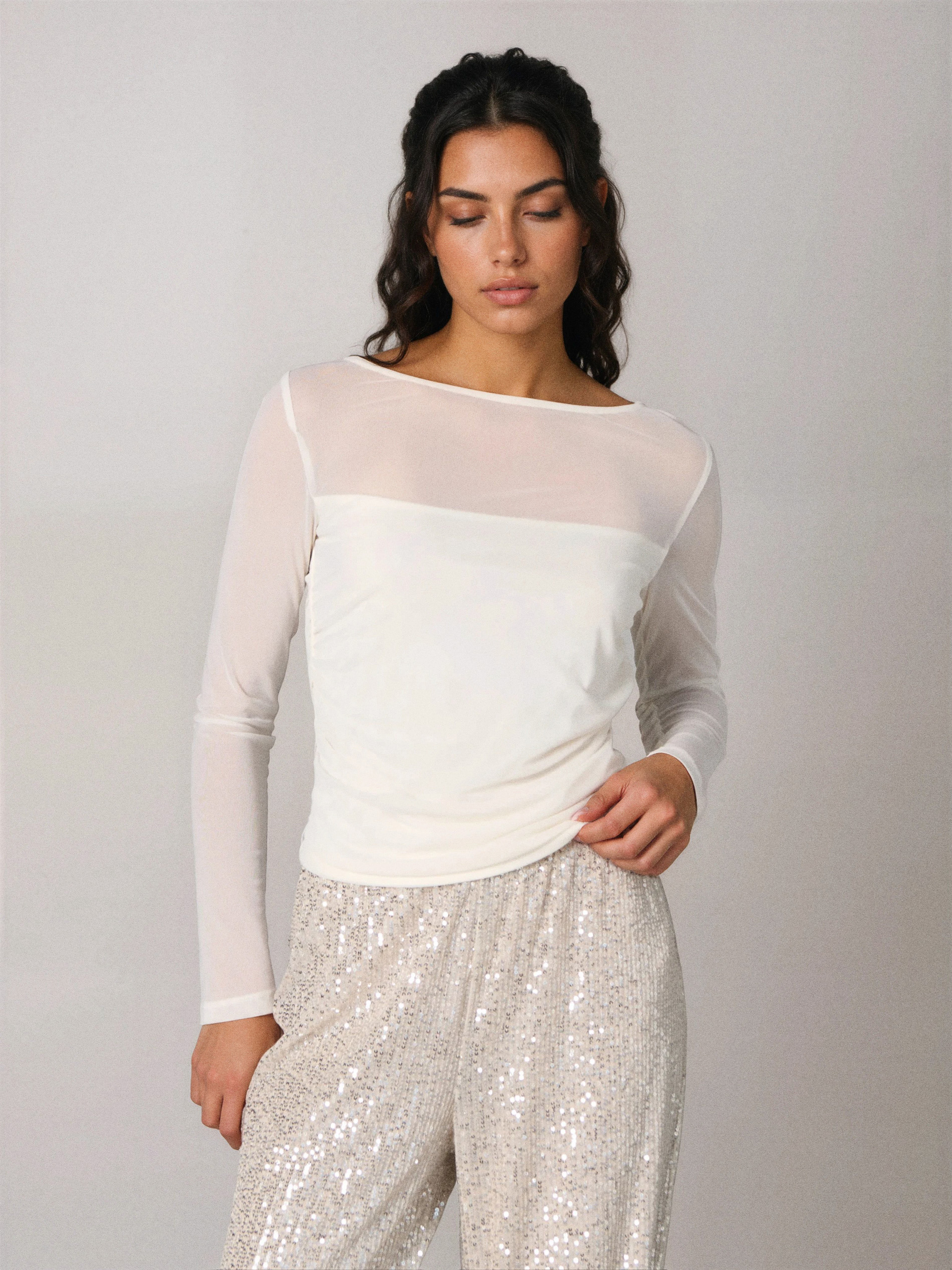 Sinsay - Bluzka z transparentnym rękawem - kremowy