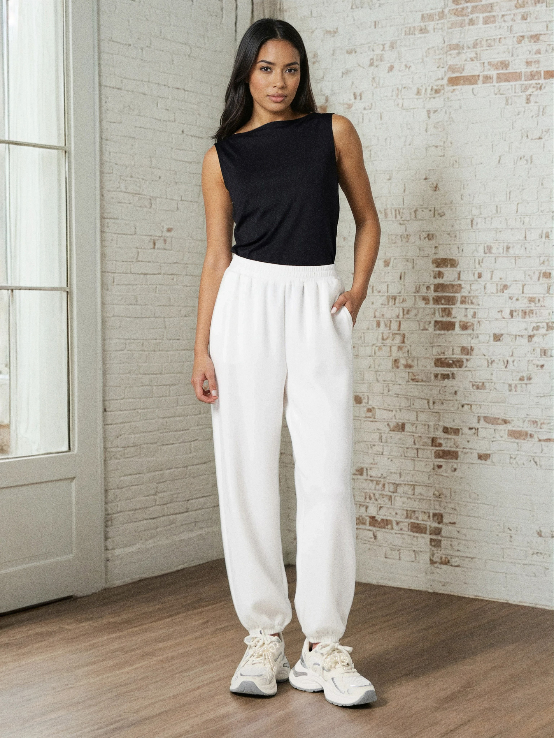 Sinsay - Spodnie dresowe jogger scuba z domieszką wiskozy - kremowy