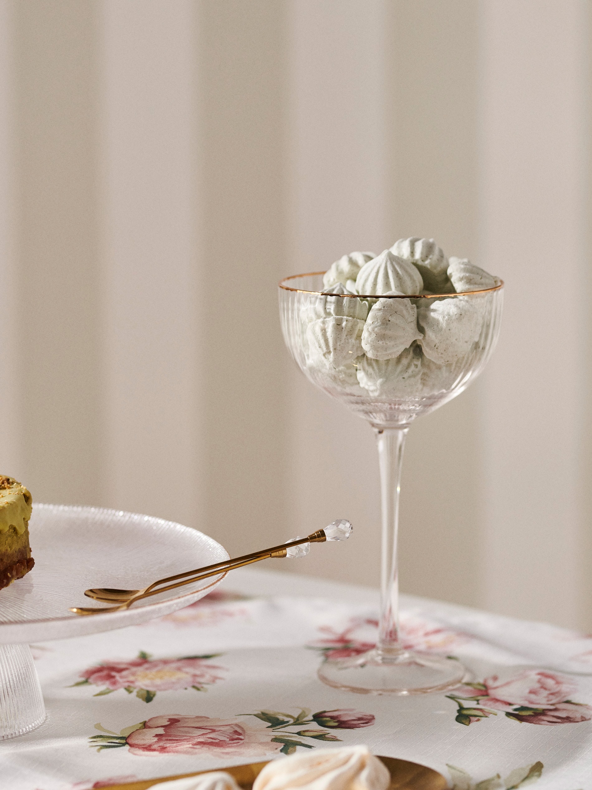 Sinsay - Ποτήρι κοκτέιλ με αυλακώσεις και χρυσό περίγραμμα - λευκο φωτογραφία