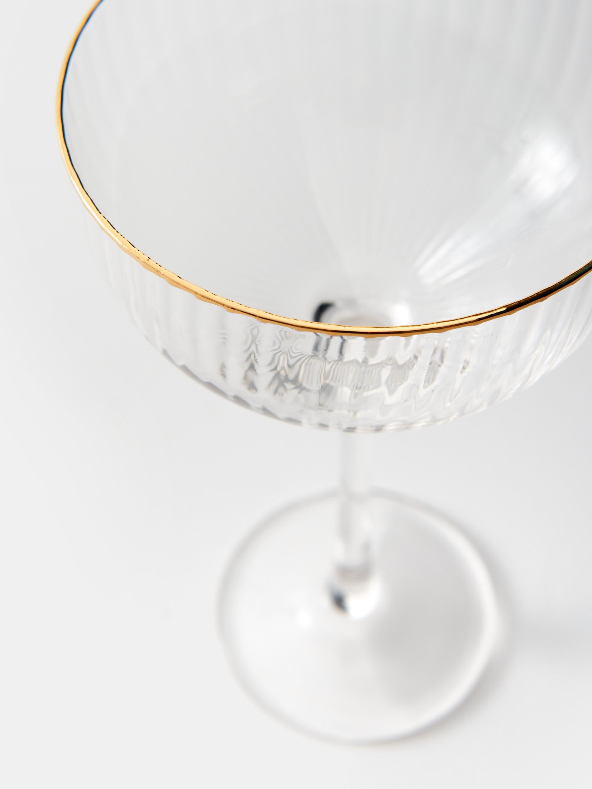 Sinsay - Ποτήρι κοκτέιλ με αυλακώσεις και χρυσό περίγραμμα - λευκο φωτογραφία