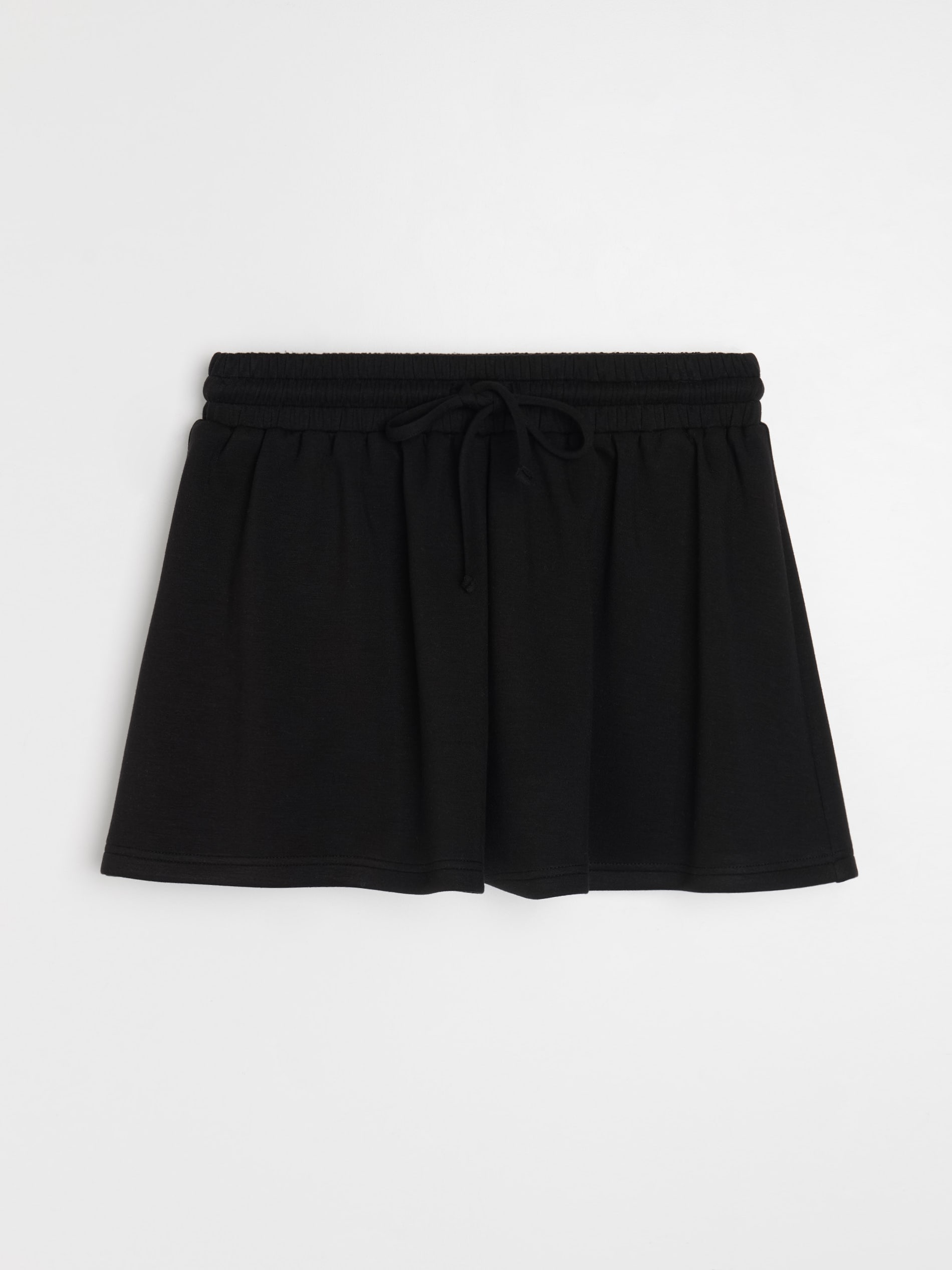 Sinsay - Σορτς φόρμας με φαρδιά μπατζάκια soft touch - μαυρο φωτογραφία