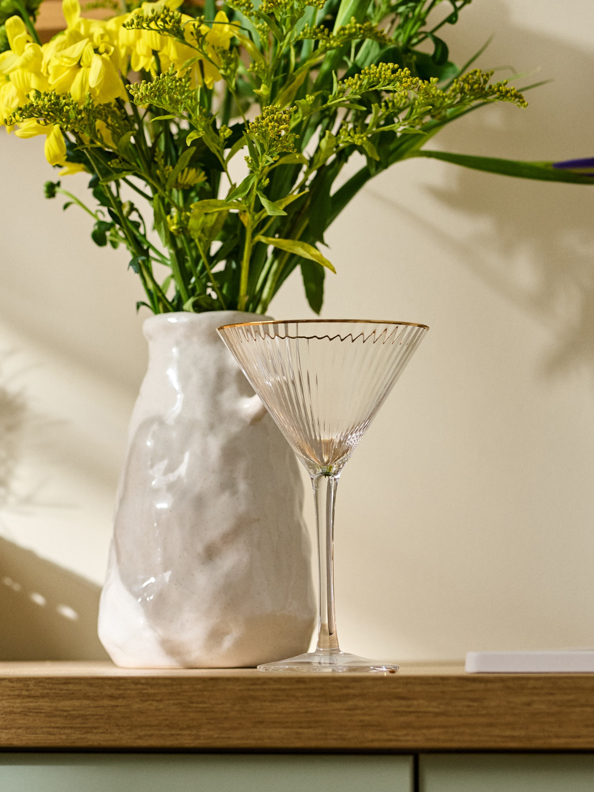 Sinsay - Ποτήρι κοκτέιλ με αυλακώσεις και χρυσό περίγραμμα - λευκο φωτογραφία