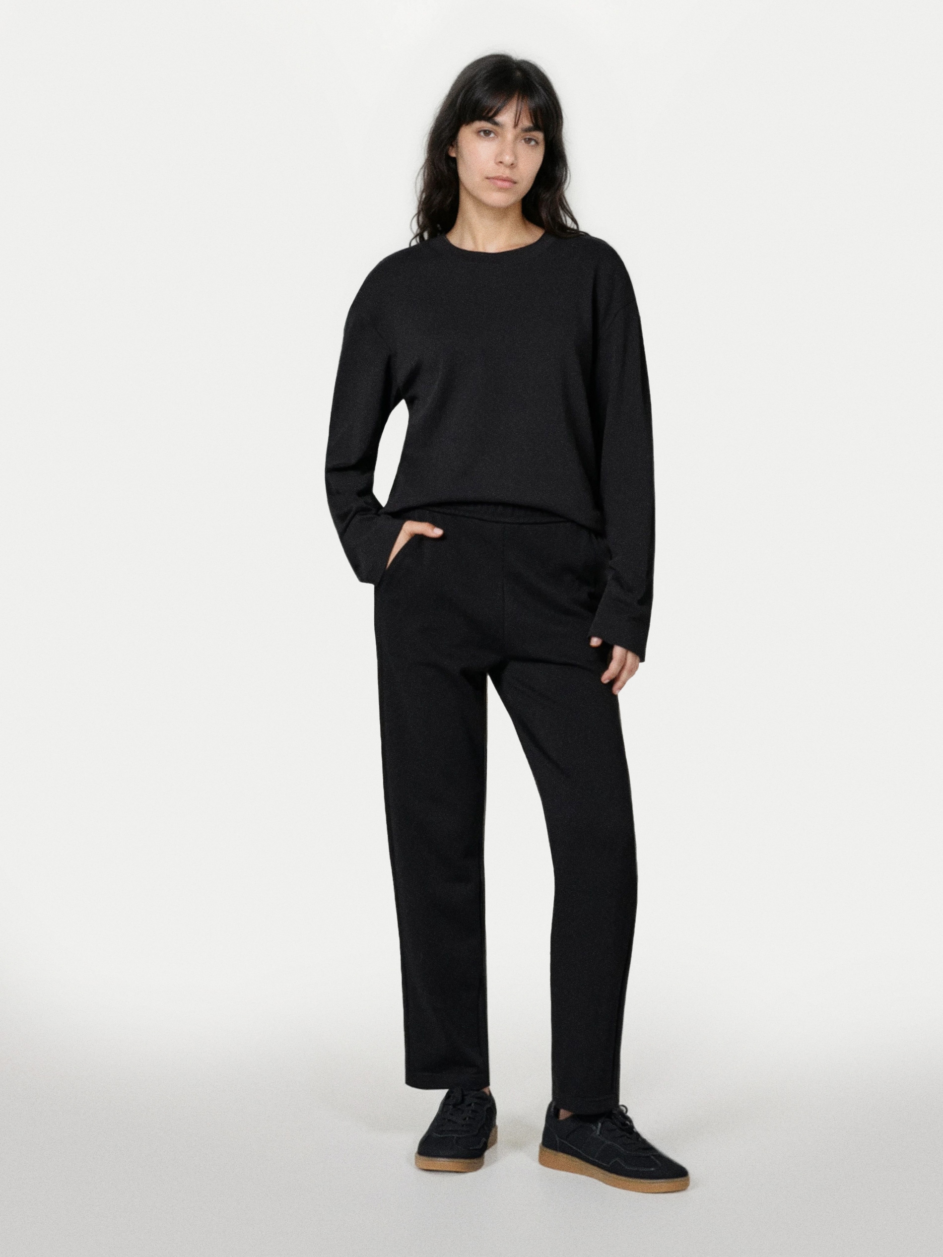 Sinsay - Spodnie dresowe z prostą nogawką - czarny