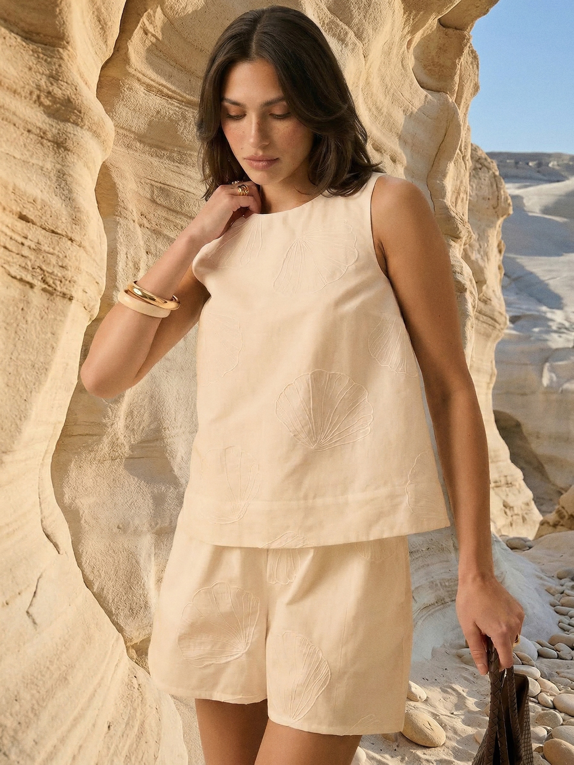 Sinsay - Luźne bawełniane szorty z haftem - biały