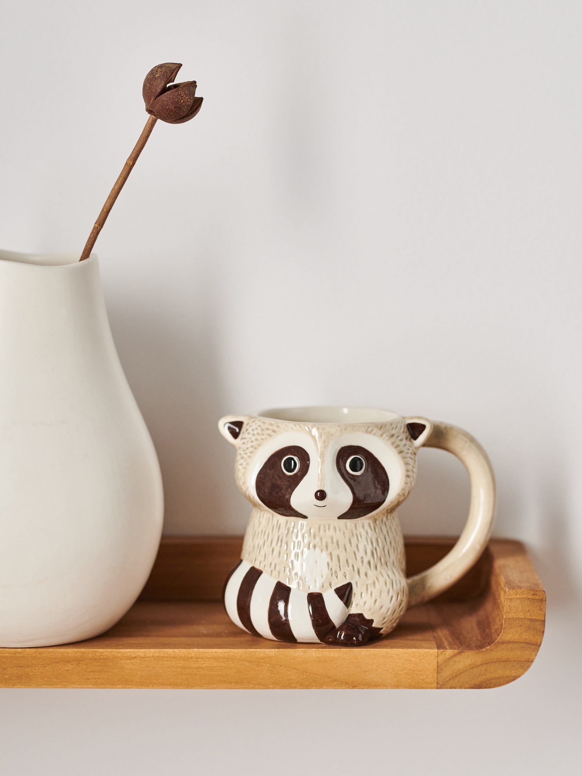 Ceramiczny kubek w kształcie lemura z dekoracyjnymi uszami i wygodnym uchwytem