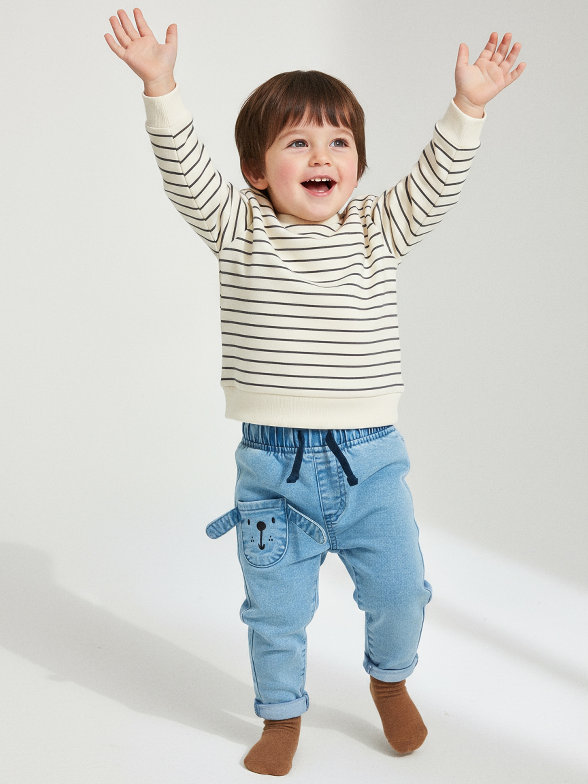 Sinsay - Jeansy jogger z aplikacją pieska 3D - niebieski