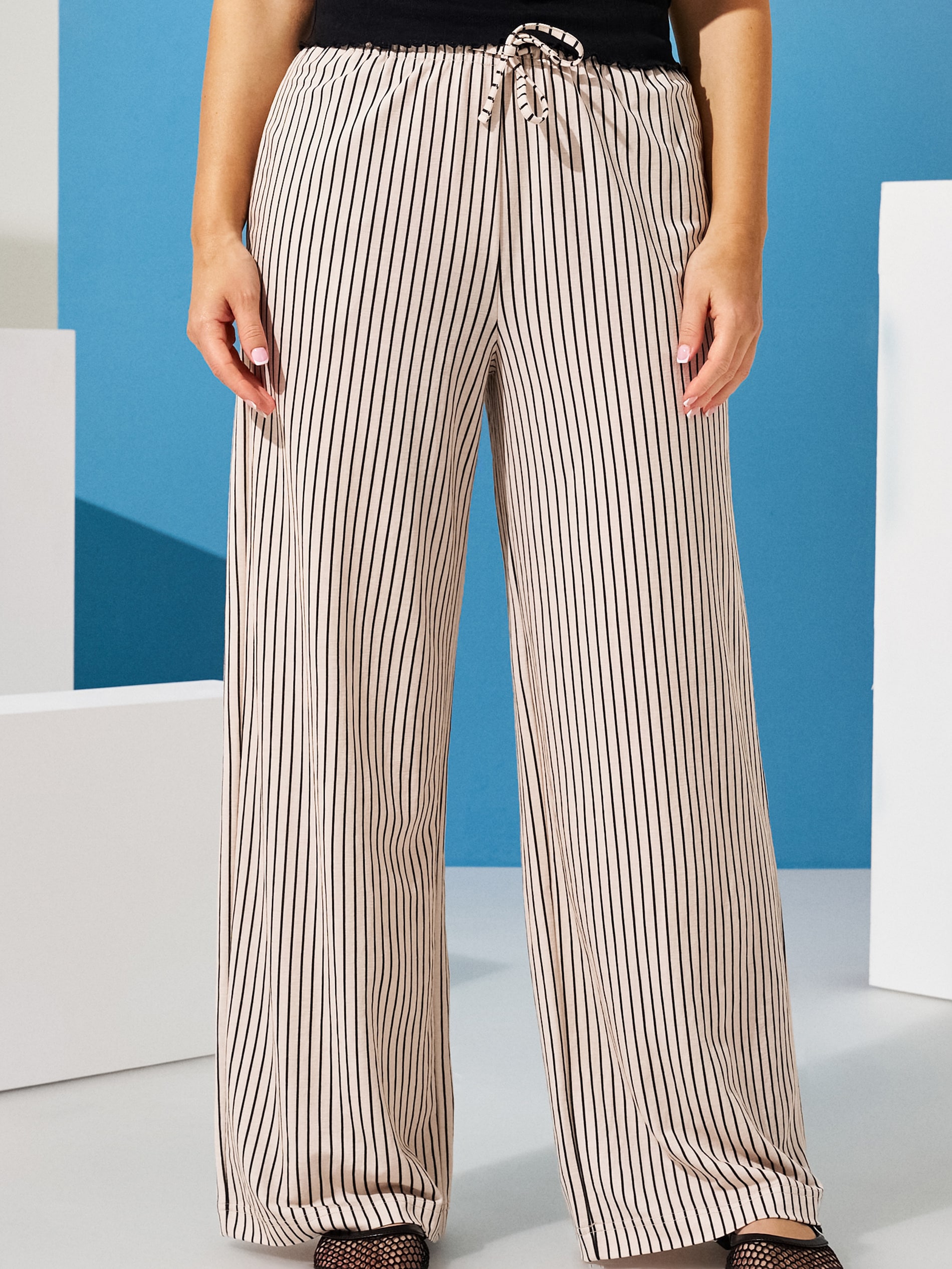 Sinsay - Spodnie wide leg z wiskozą - wielobarwny