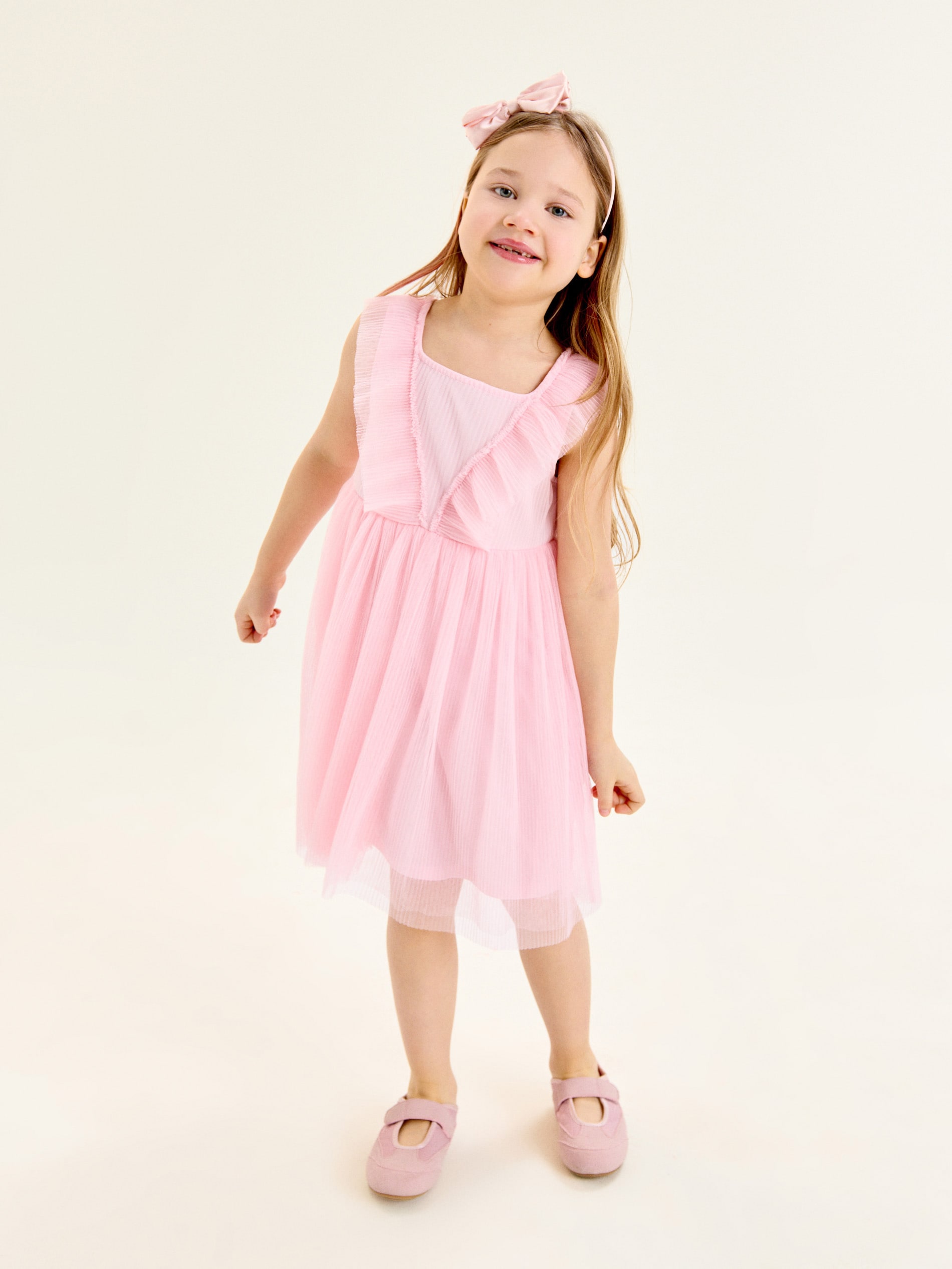 Sinsay - Tiulowa sukienka z falbanami - różowy