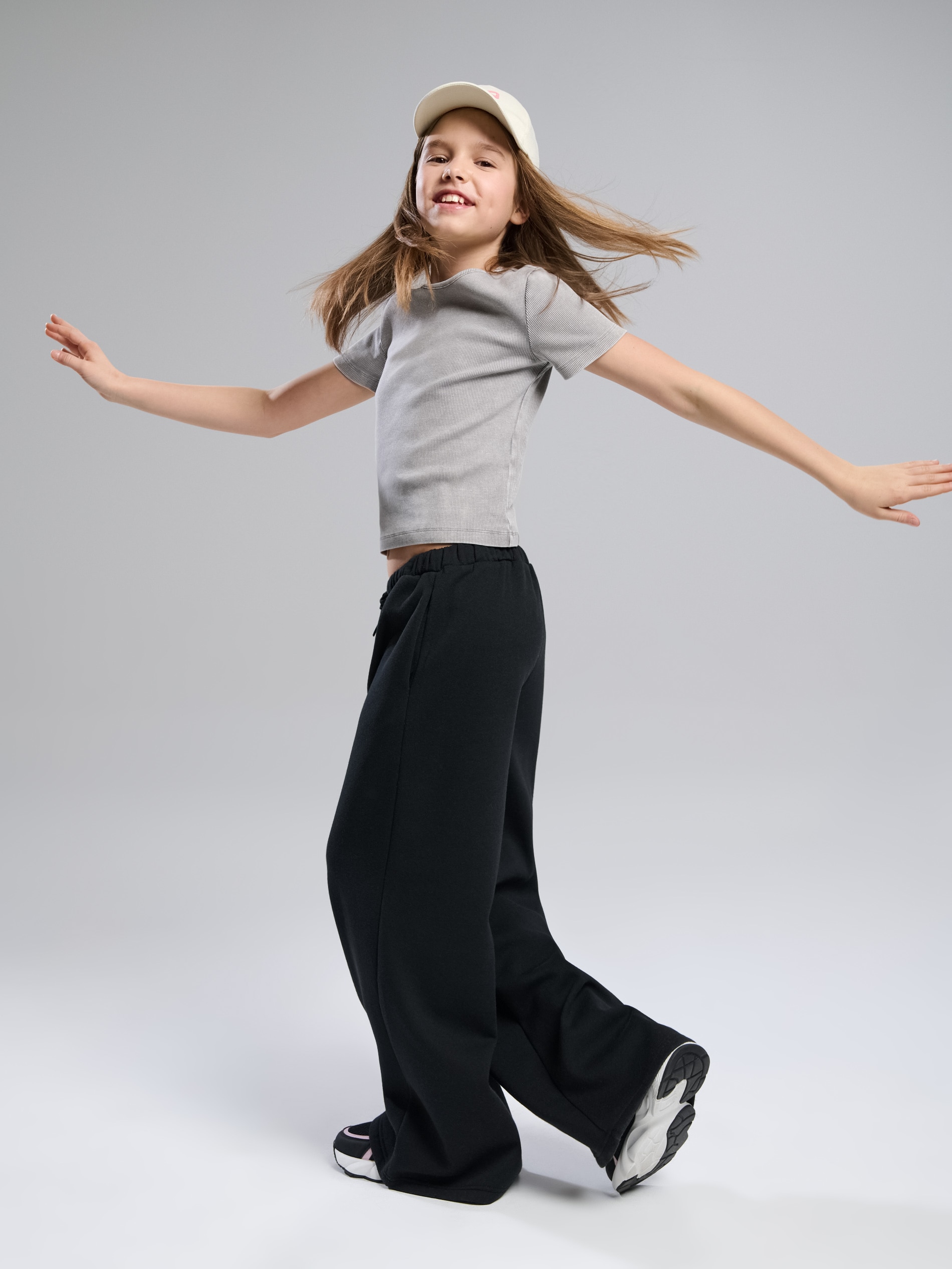 Sinsay - Szerokie spodnie wiązane w pasie - czarny