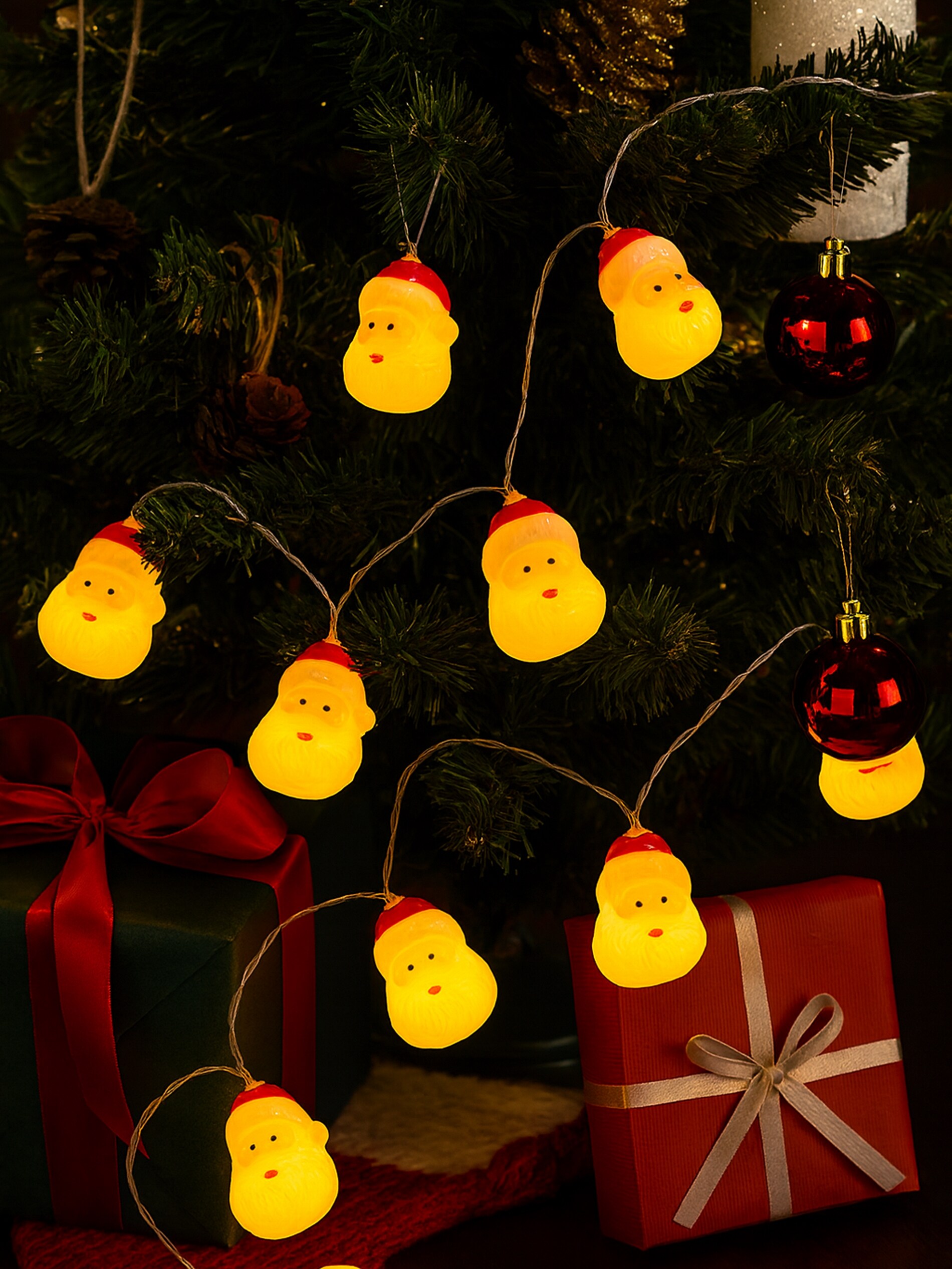 Sinsay - Χριστουγεννιάτικα LED λαμπάκια - κοκκινο φωτογραφία