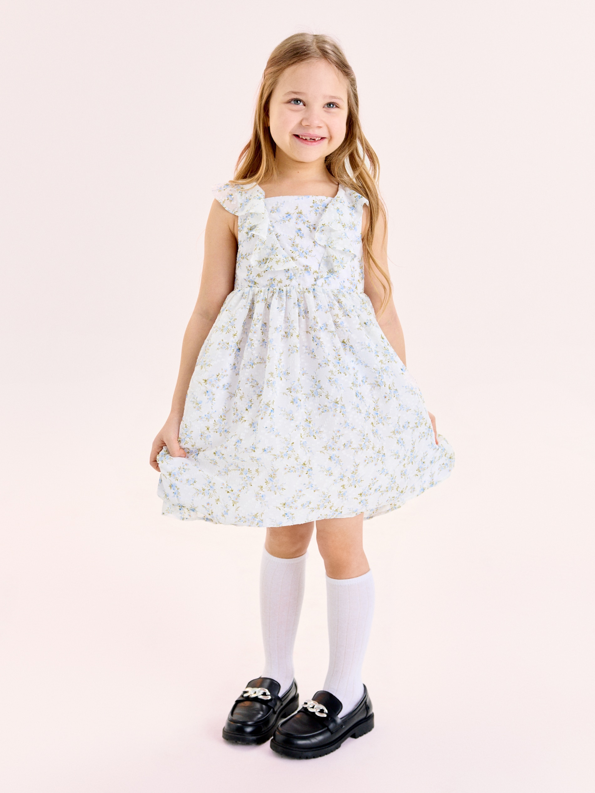 Sinsay - Szyfonowa sukienka w kwiaty z falbanami - biały