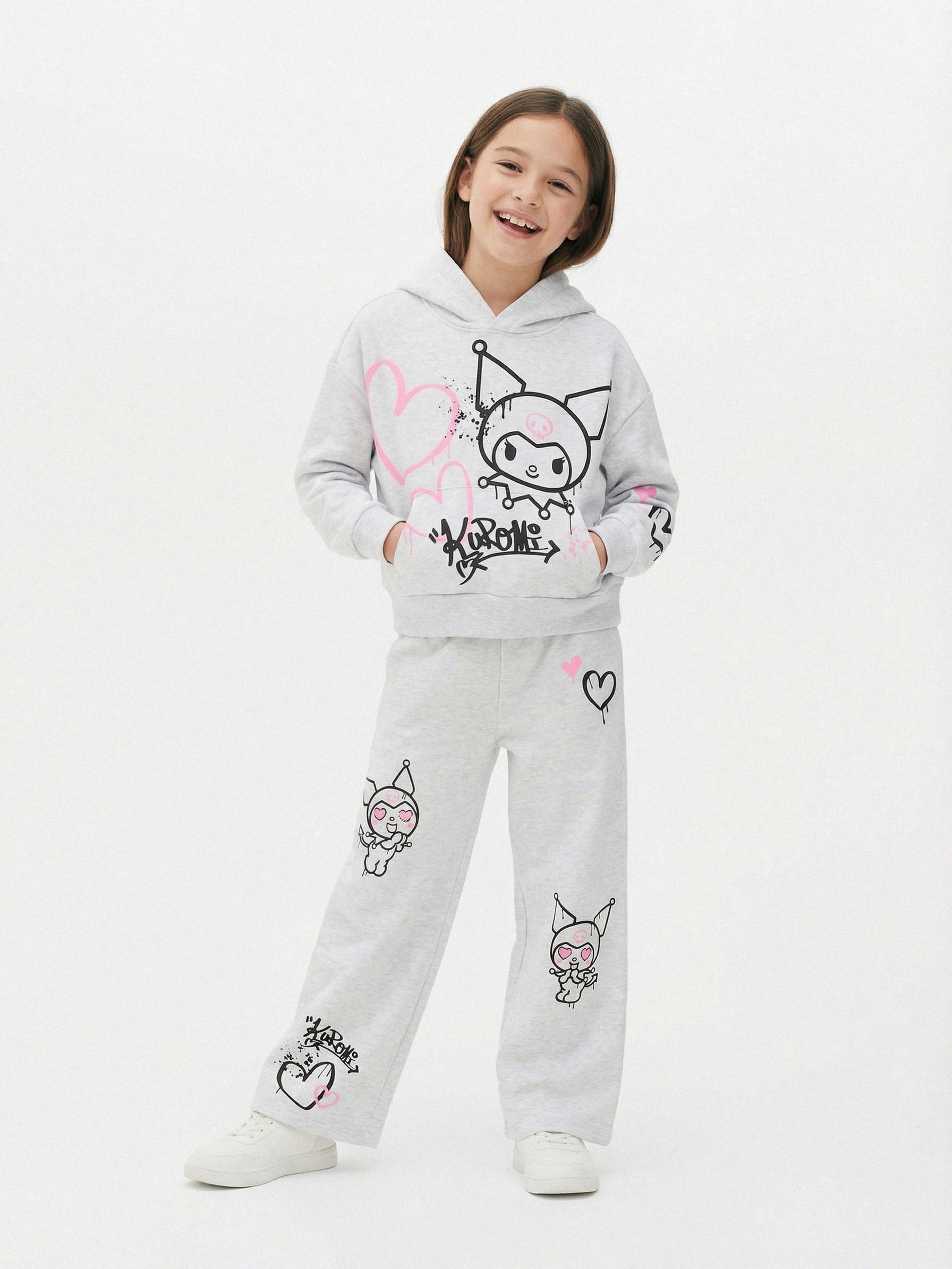 Sinsay - Spodnie dresowe wide leg z nadrukiem Kuromi - szary