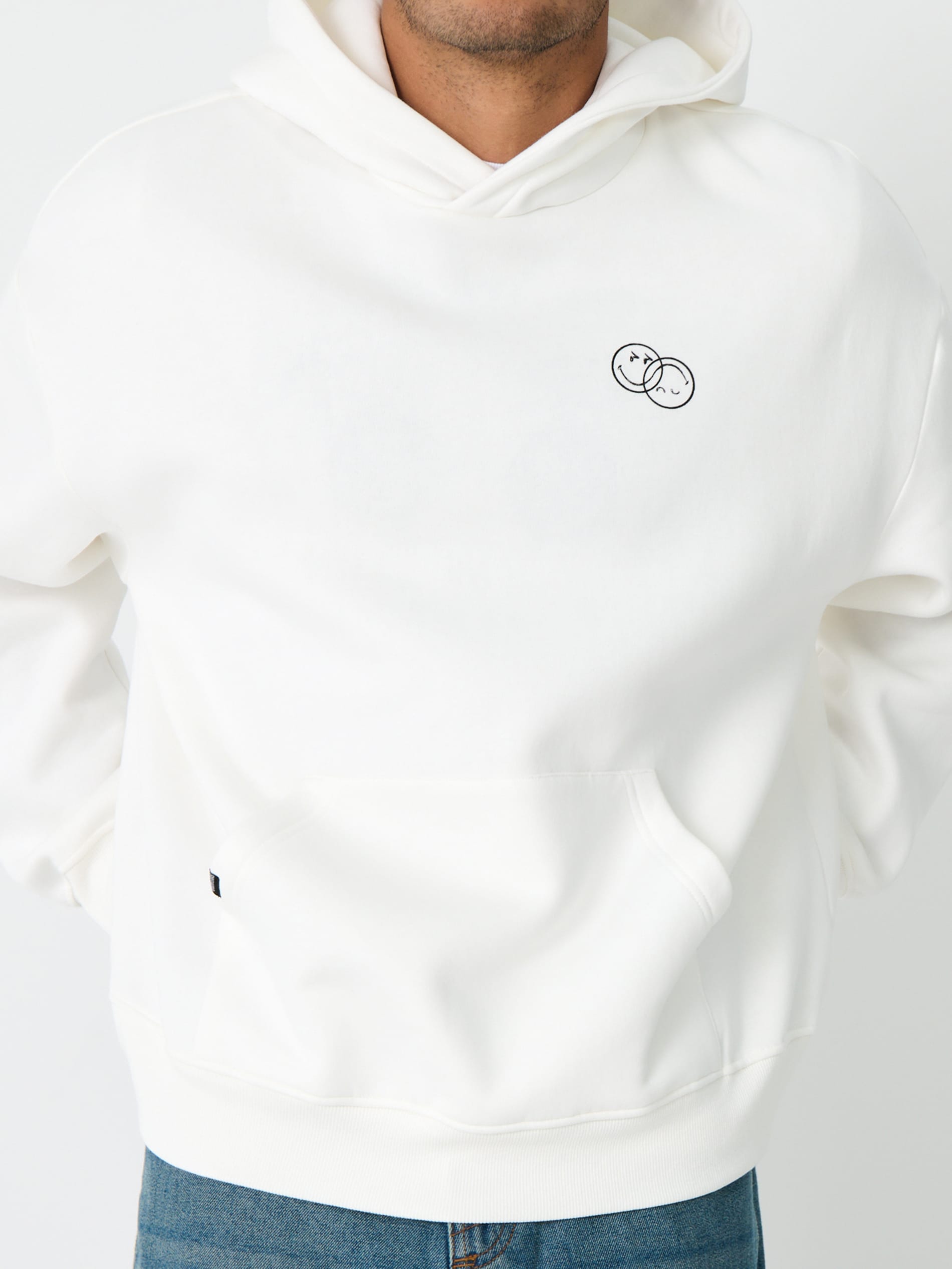 Sinsay - Bluza hoodie z nadrukiem na plecach SmileyWorld® - kremowy