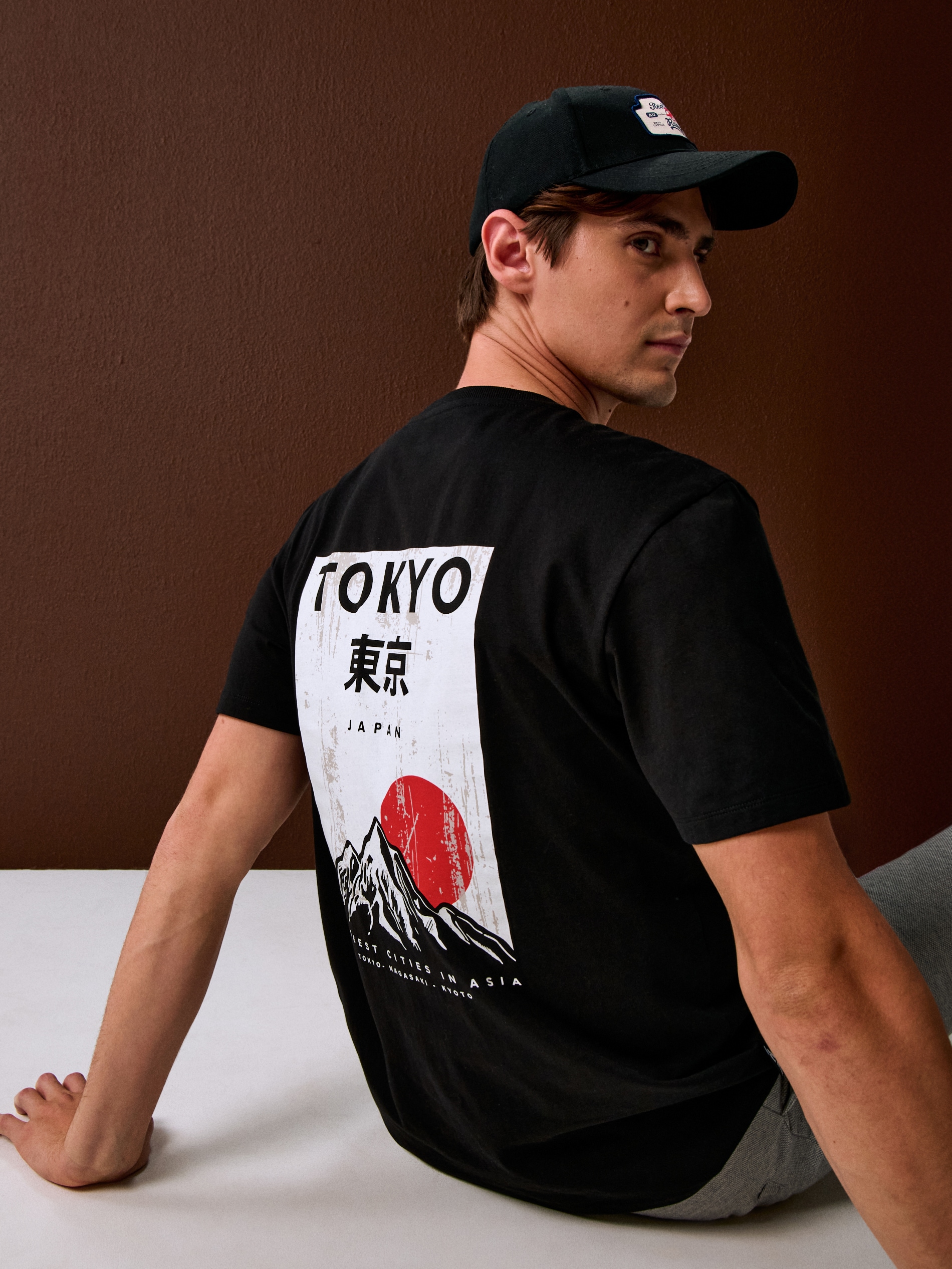 Sinsay - Bawełniana koszulka z nadrukiem na plecach - czarny