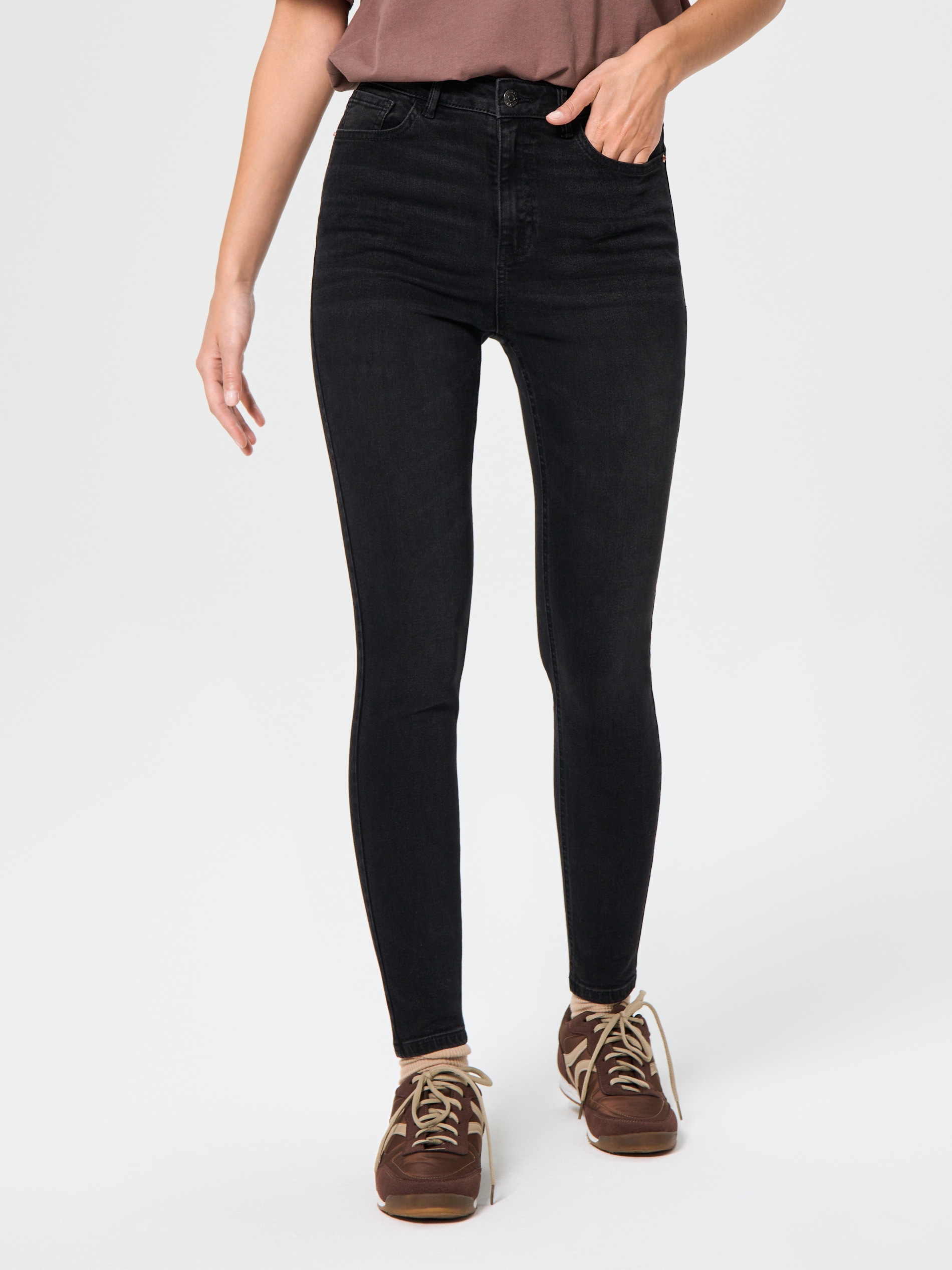 Sinsay - Spodnie jeansowe skinny - czarny