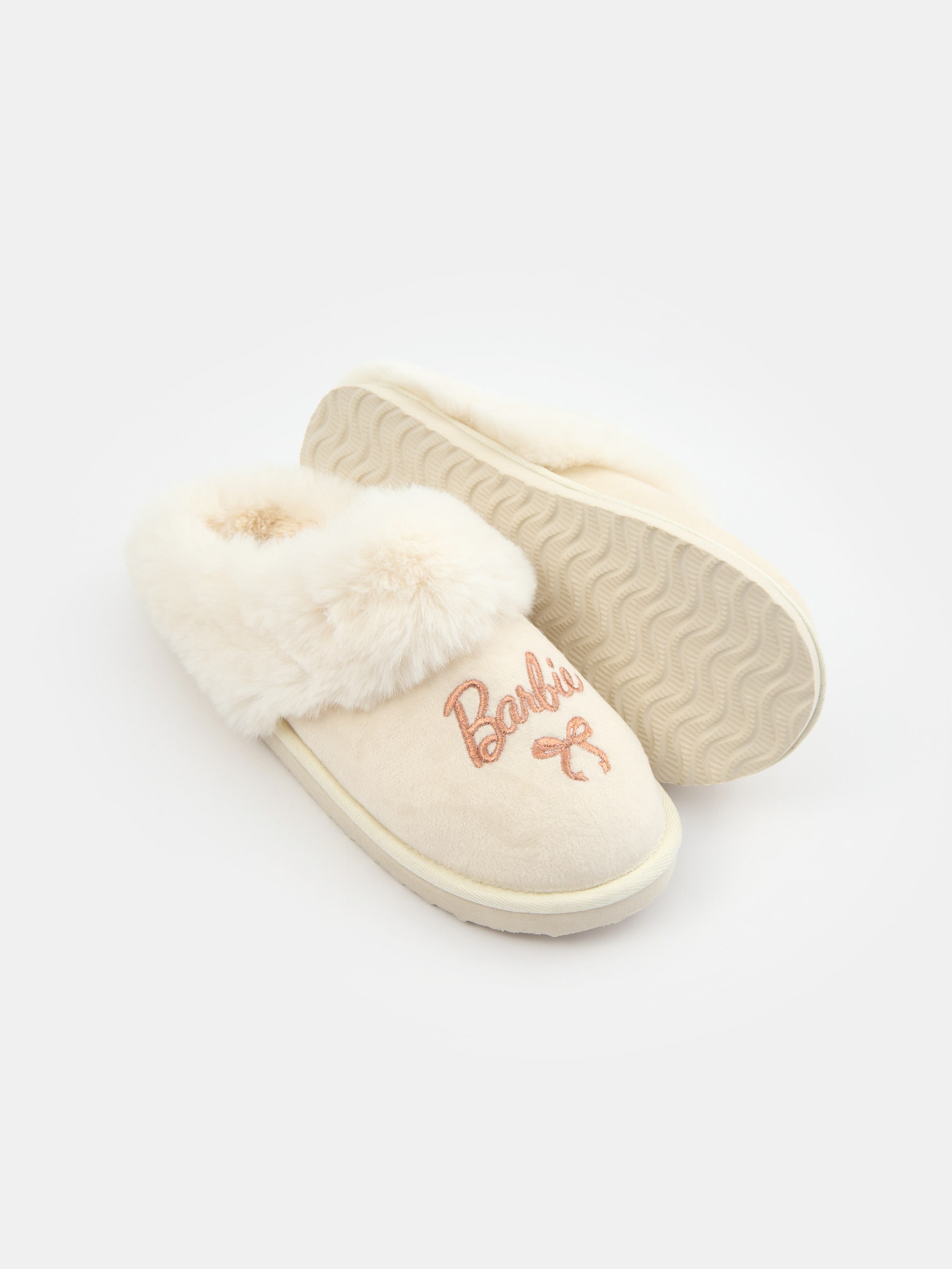 Sinsay - Παντόφλες με τεχνητό γούνινο Barbie - κρεμ φωτογραφία