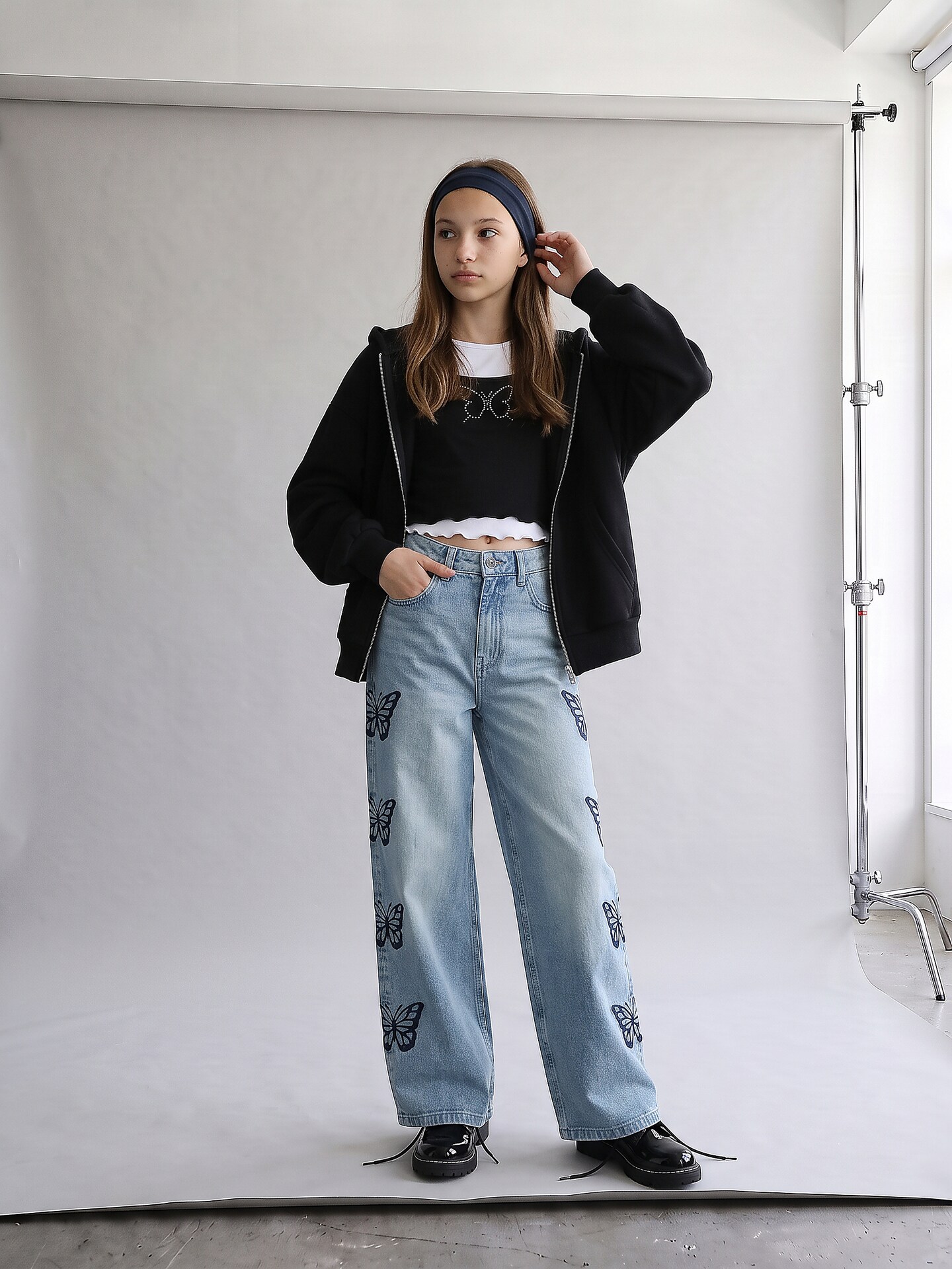 Sinsay - Jeansy wide leg high waist z haftowanymi motylami - niebieski