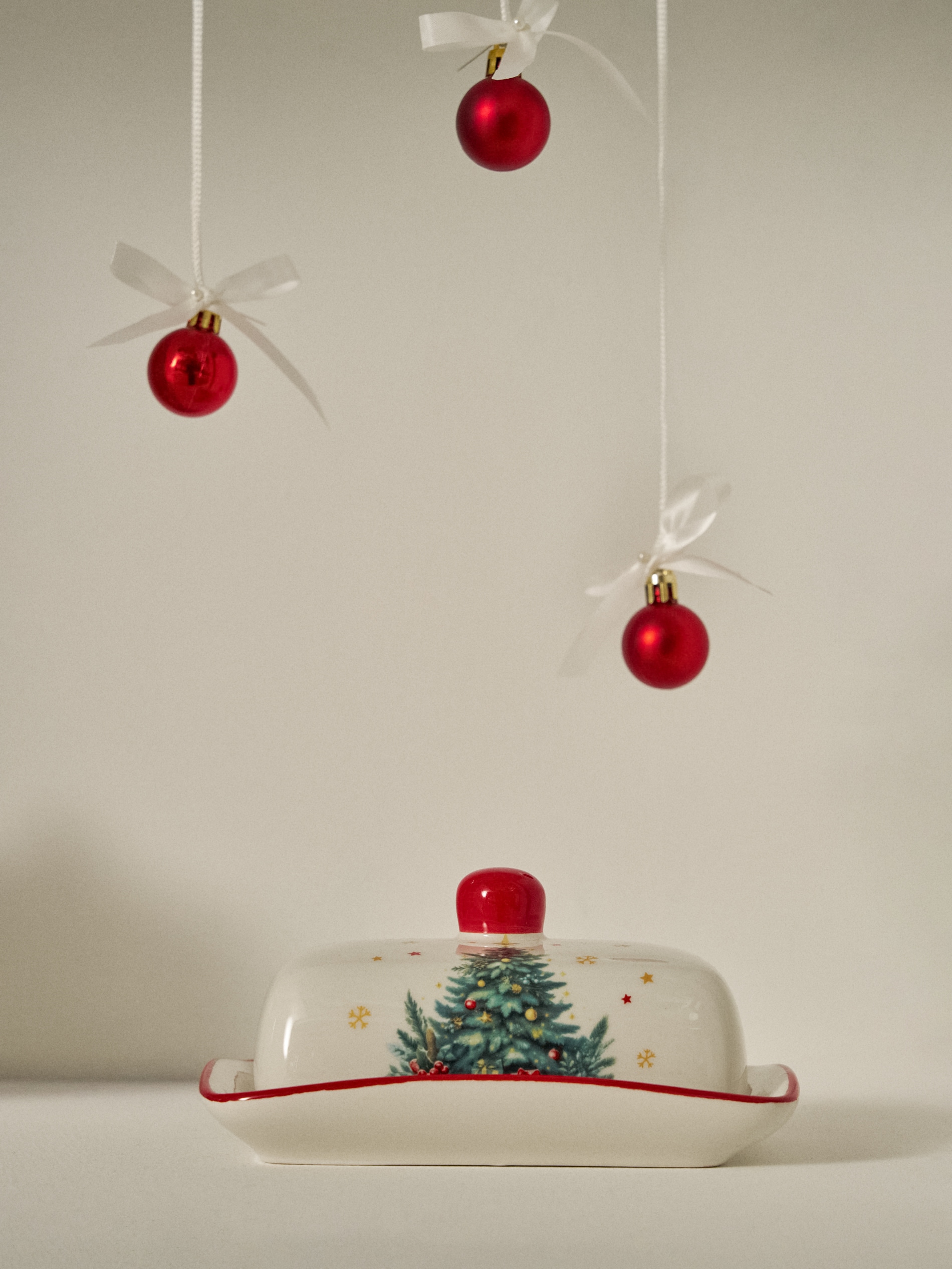 Sinsay - Πιατέλα για βούτυρο με σχέδιο Χριστουγεννιάτικου δέντρου - πολυχρωμο φωτογραφία