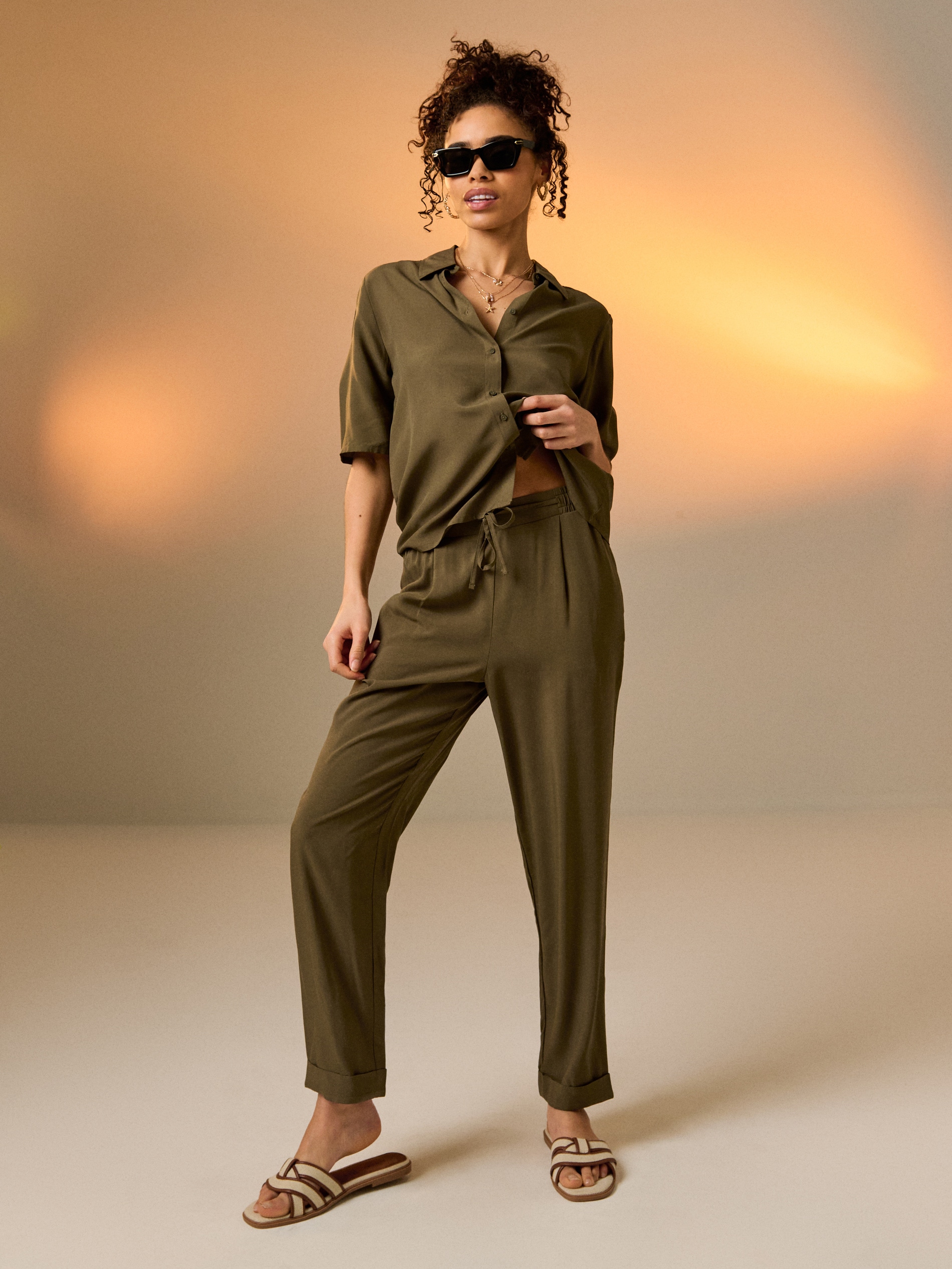 Sinsay - Wiskozowe spodnie straight leg - zielony