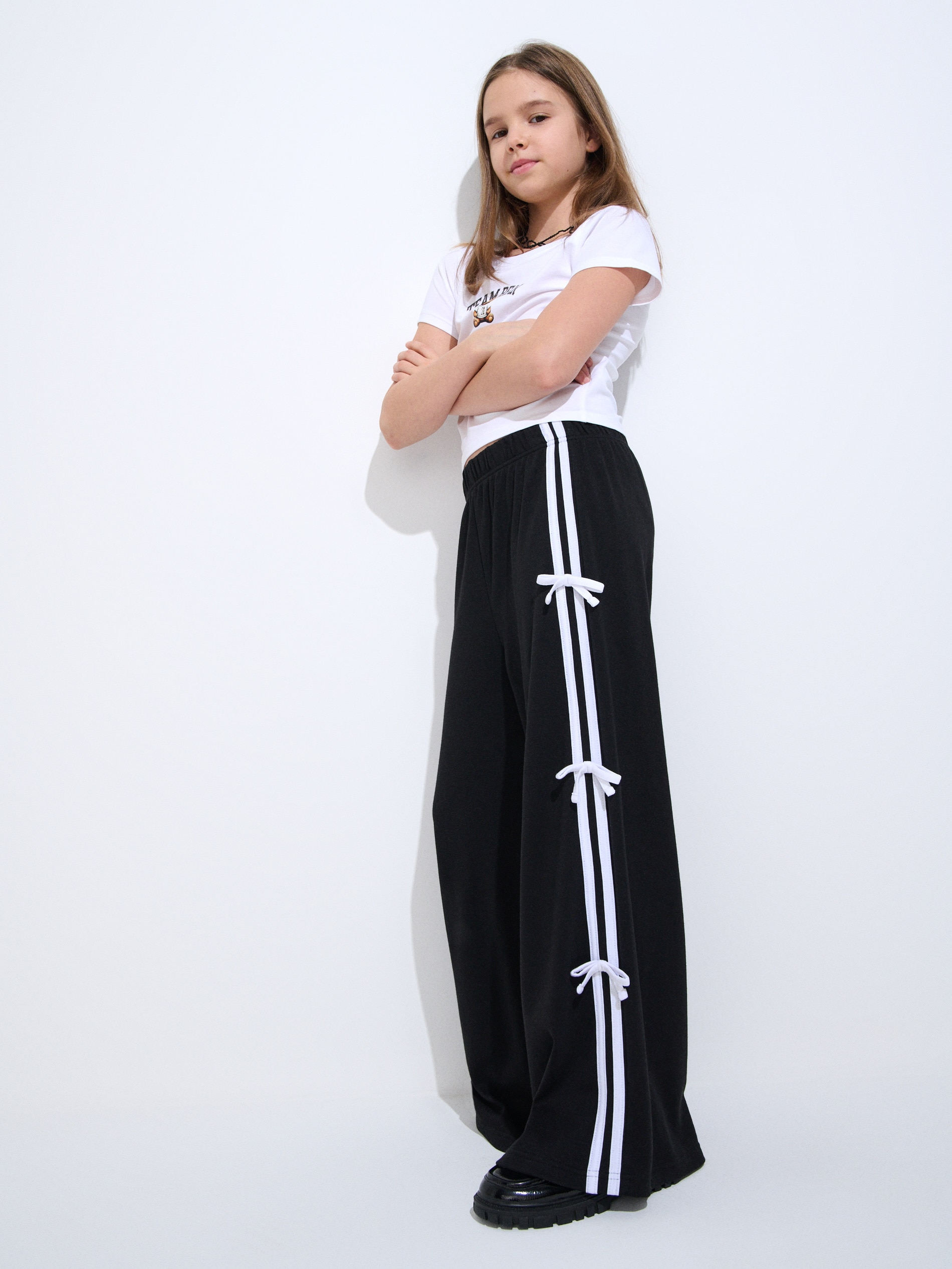 Sinsay - Spodnie wide leg z ozdobnymi kokardami - czarny