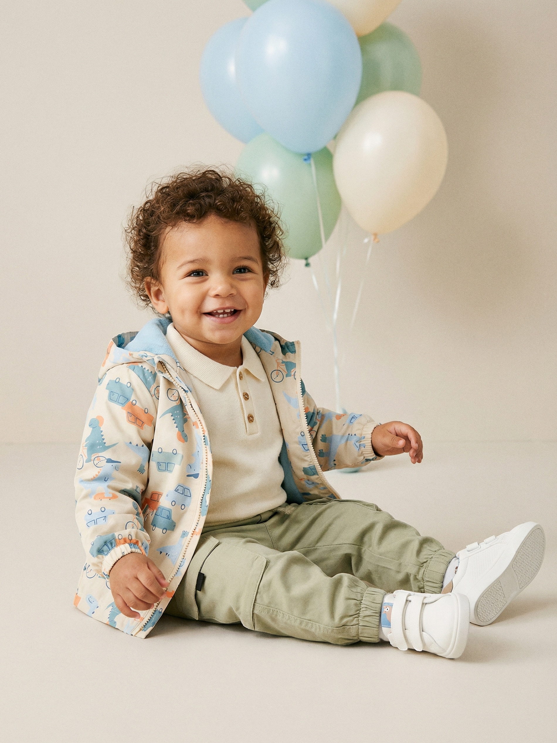 Sinsay - Kurtka wiatrówka z kapturem i ściągaczami - kremowy