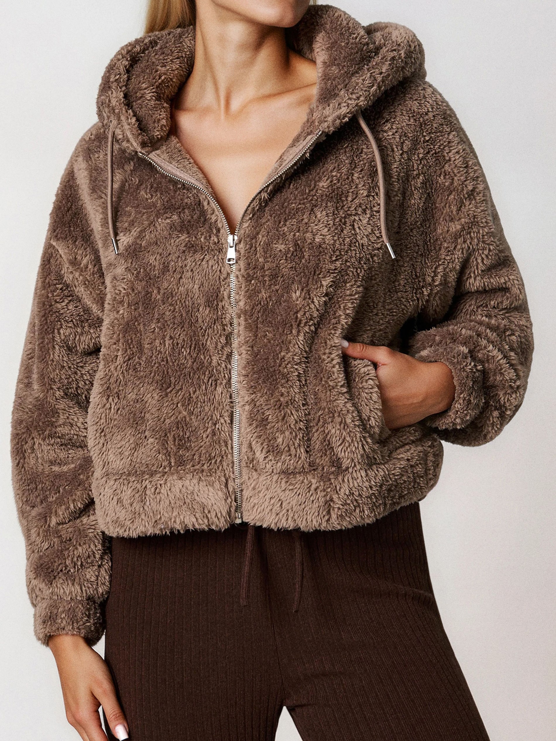 Sinsay - Μπουφάν με φερμουάρ από συνθετική γούνα - θαμπο καφε φωτογραφία