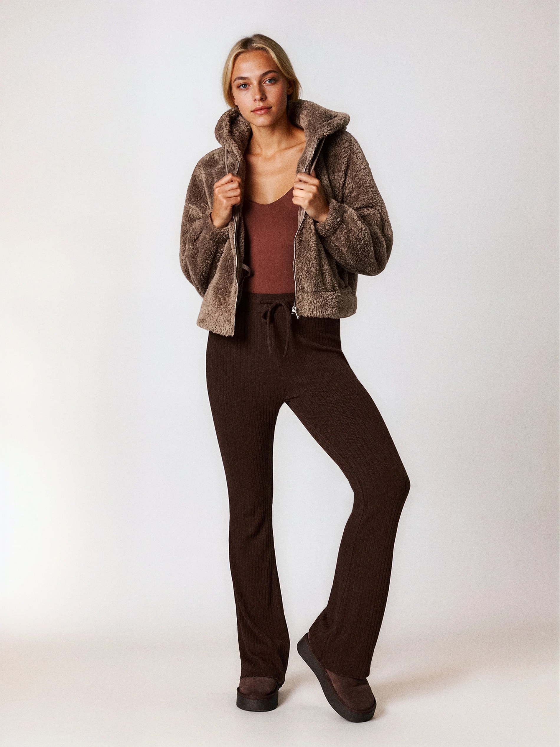 Sinsay - Μπουφάν με φερμουάρ από συνθετική γούνα - θαμπο καφε φωτογραφία