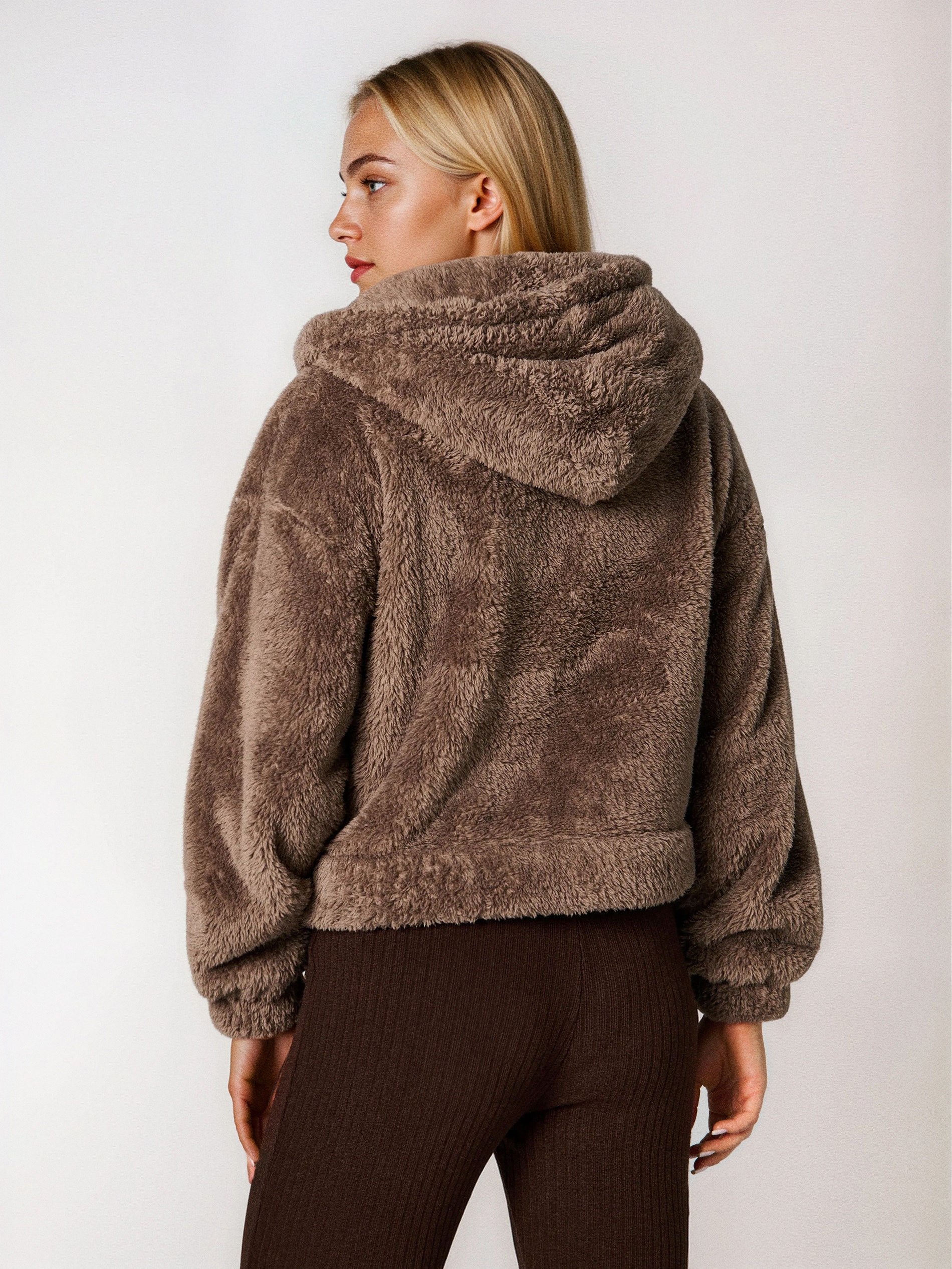 Sinsay - Μπουφάν με φερμουάρ από συνθετική γούνα - θαμπο καφε φωτογραφία