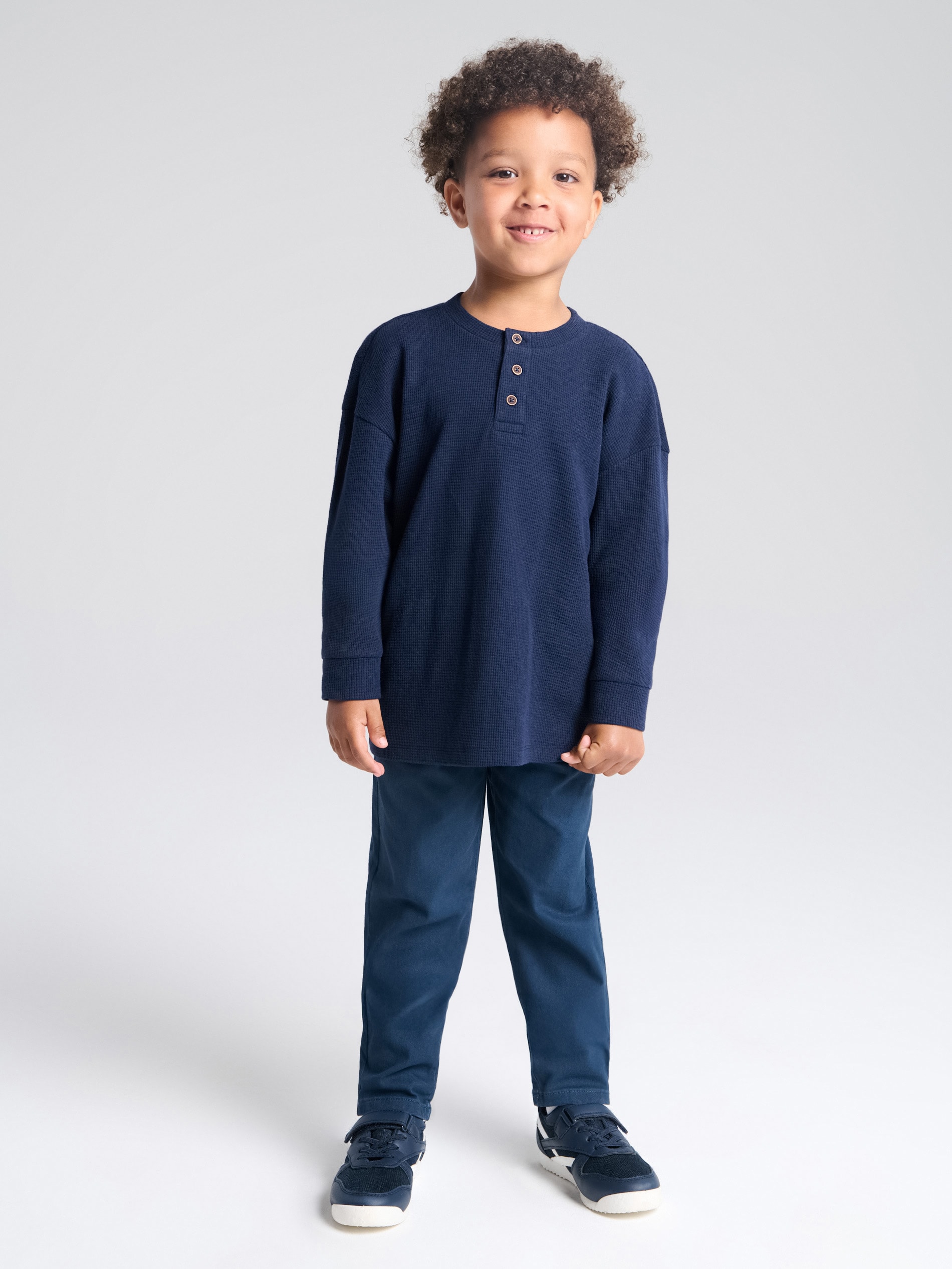 Sinsay - Jeansy o dopasowanym kroju - granatowy