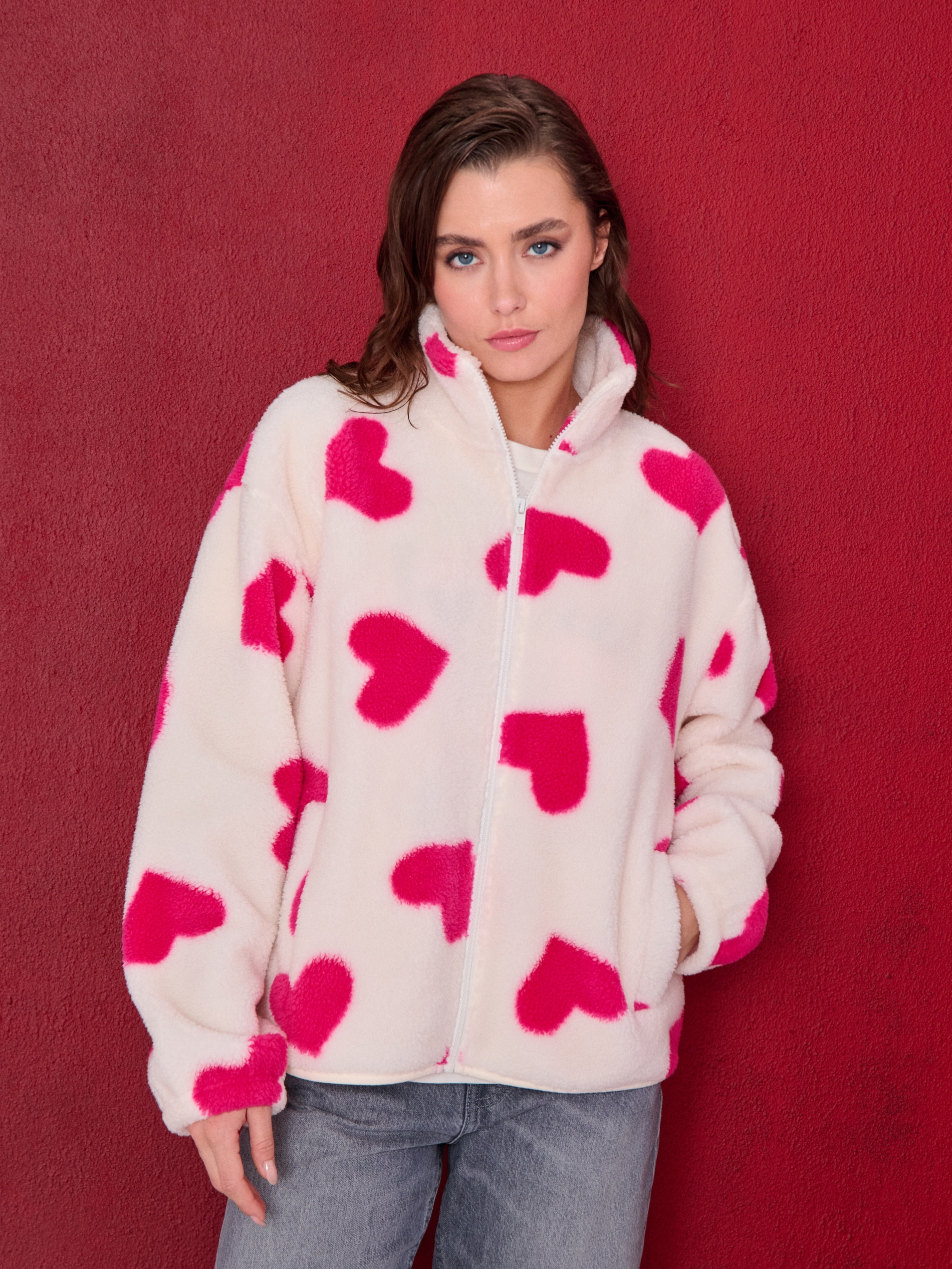 Sinsay - Bluza bomberka ze wzorem w serca - wielobarwny