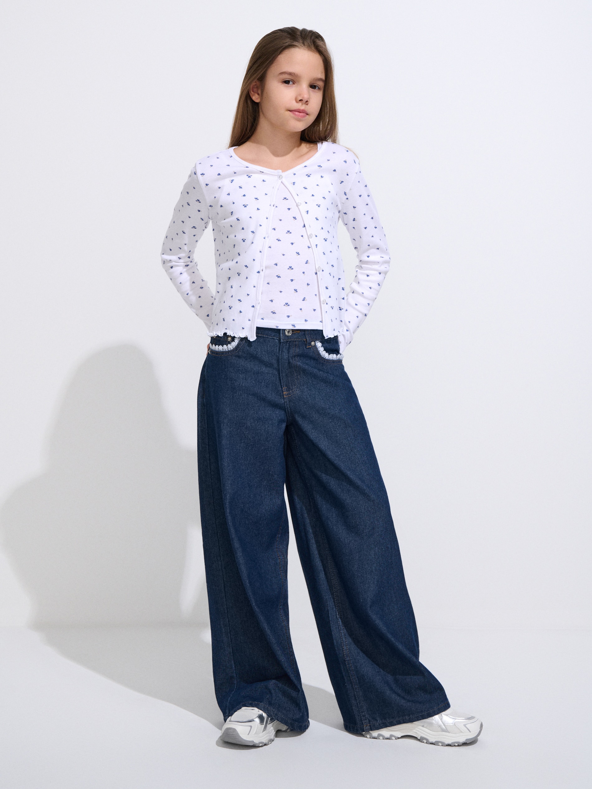 Sinsay - Jeansy widge leg z koronkowym wykończeniem - indigo jeans