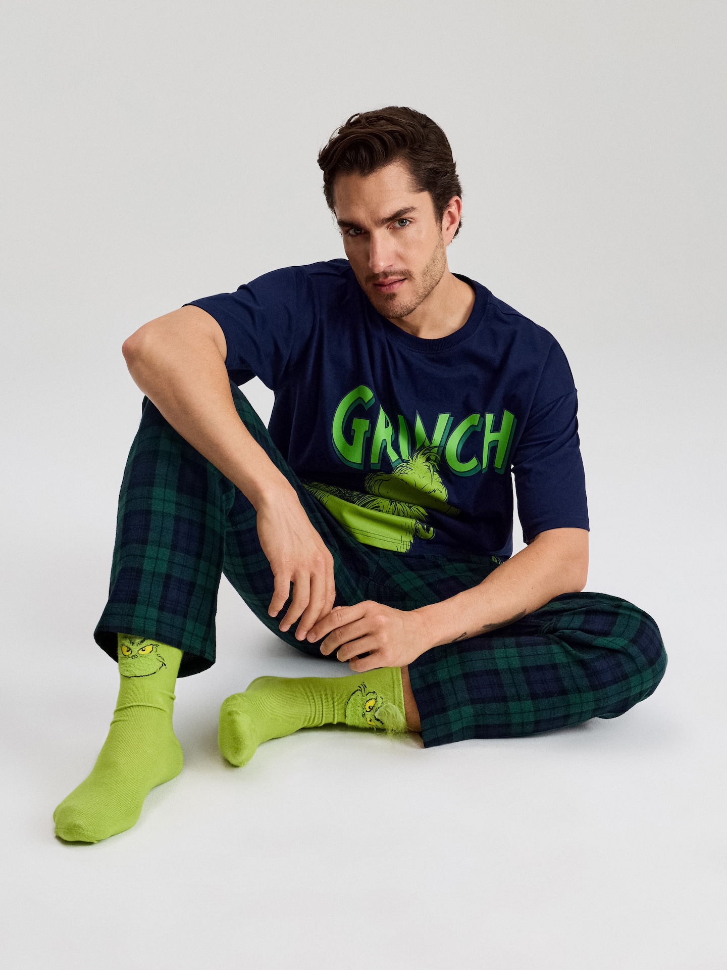 Sinsay - Wysokie skarpety z motywem świątecznym 2 pack Grinch - wielobarwny
