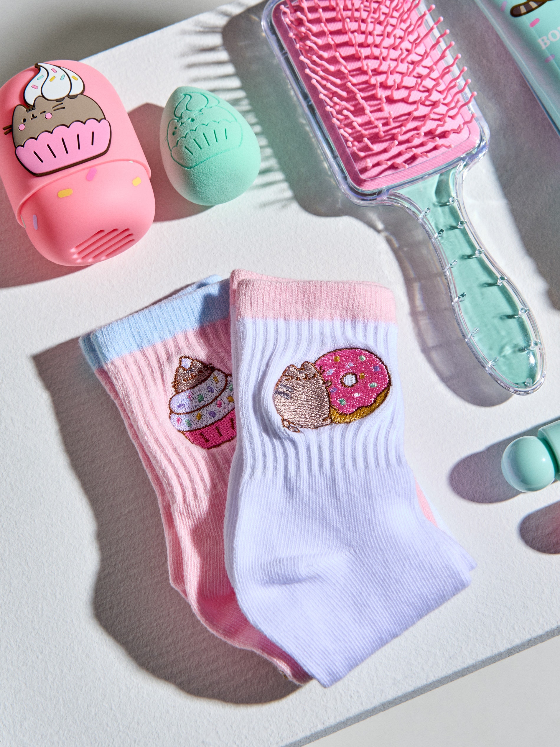 Sinsay - Prążkowane skarpetki 2 pack Pusheen the Cat - różowy