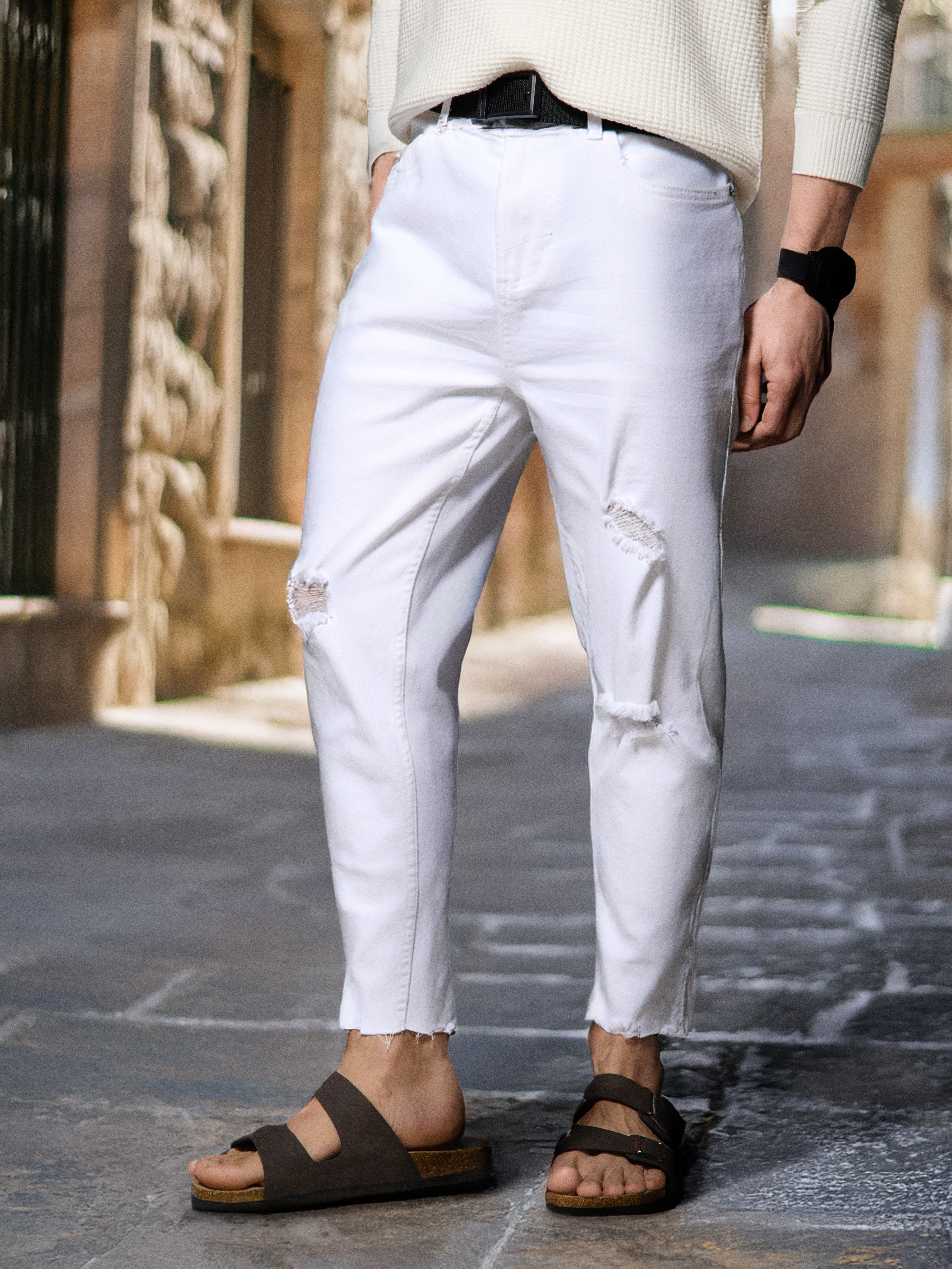 Sinsay - Jeansy carrot fit - biały