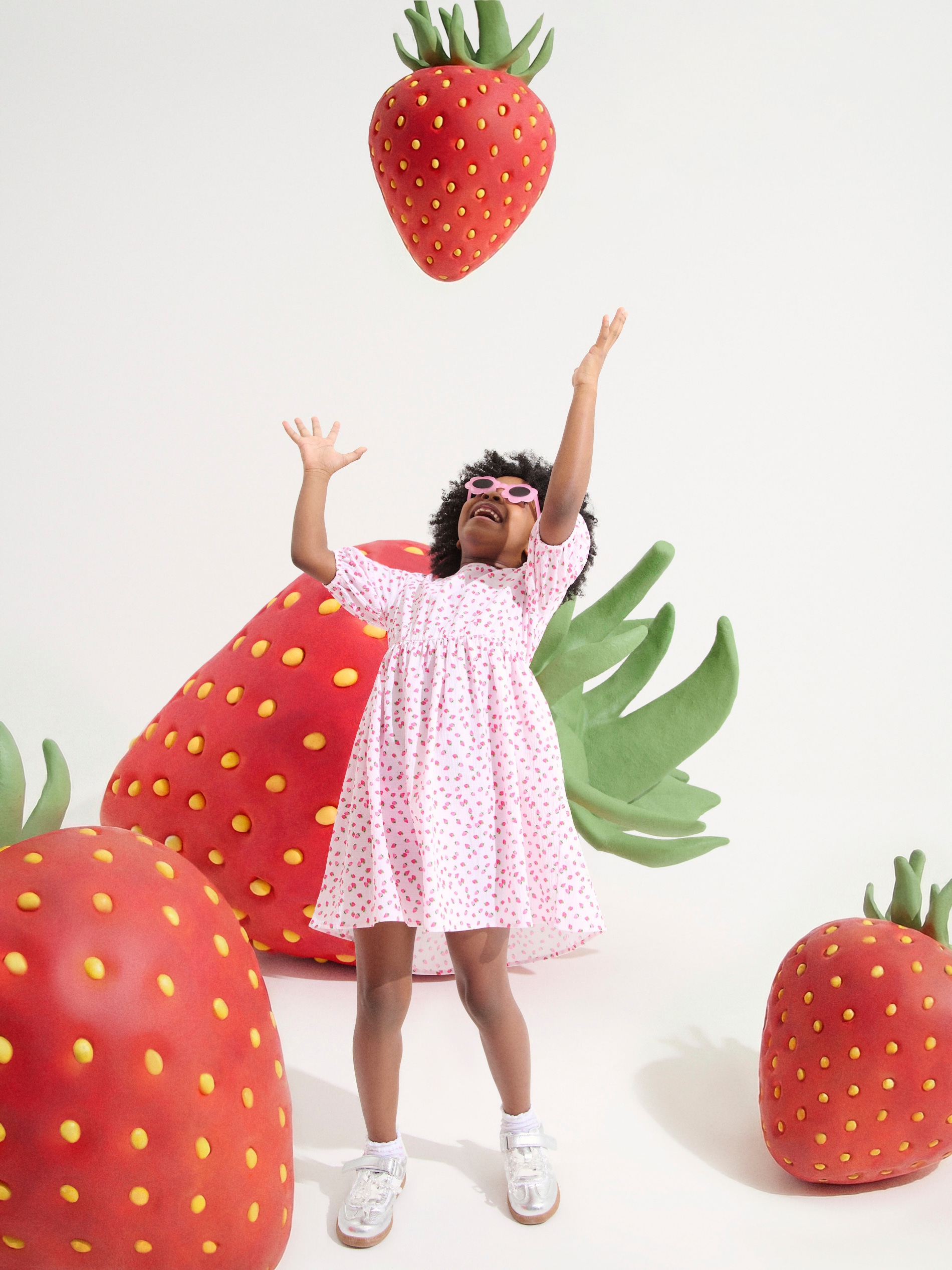 Sinsay - Sukienka babydoll ze wzorem - kremowy