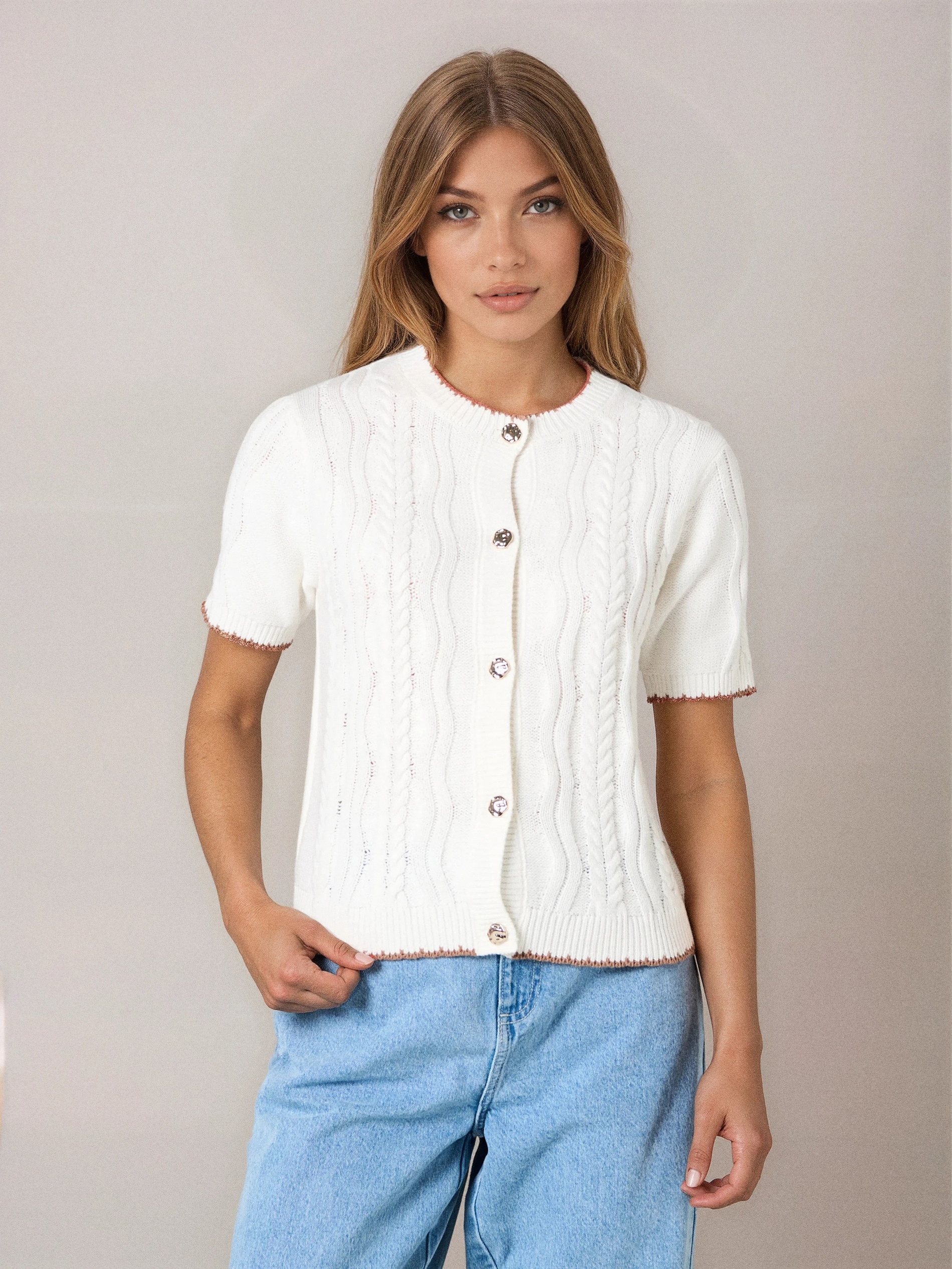 Sinsay - Dzianinowy kardigan z krótkim rękawem - kremowy