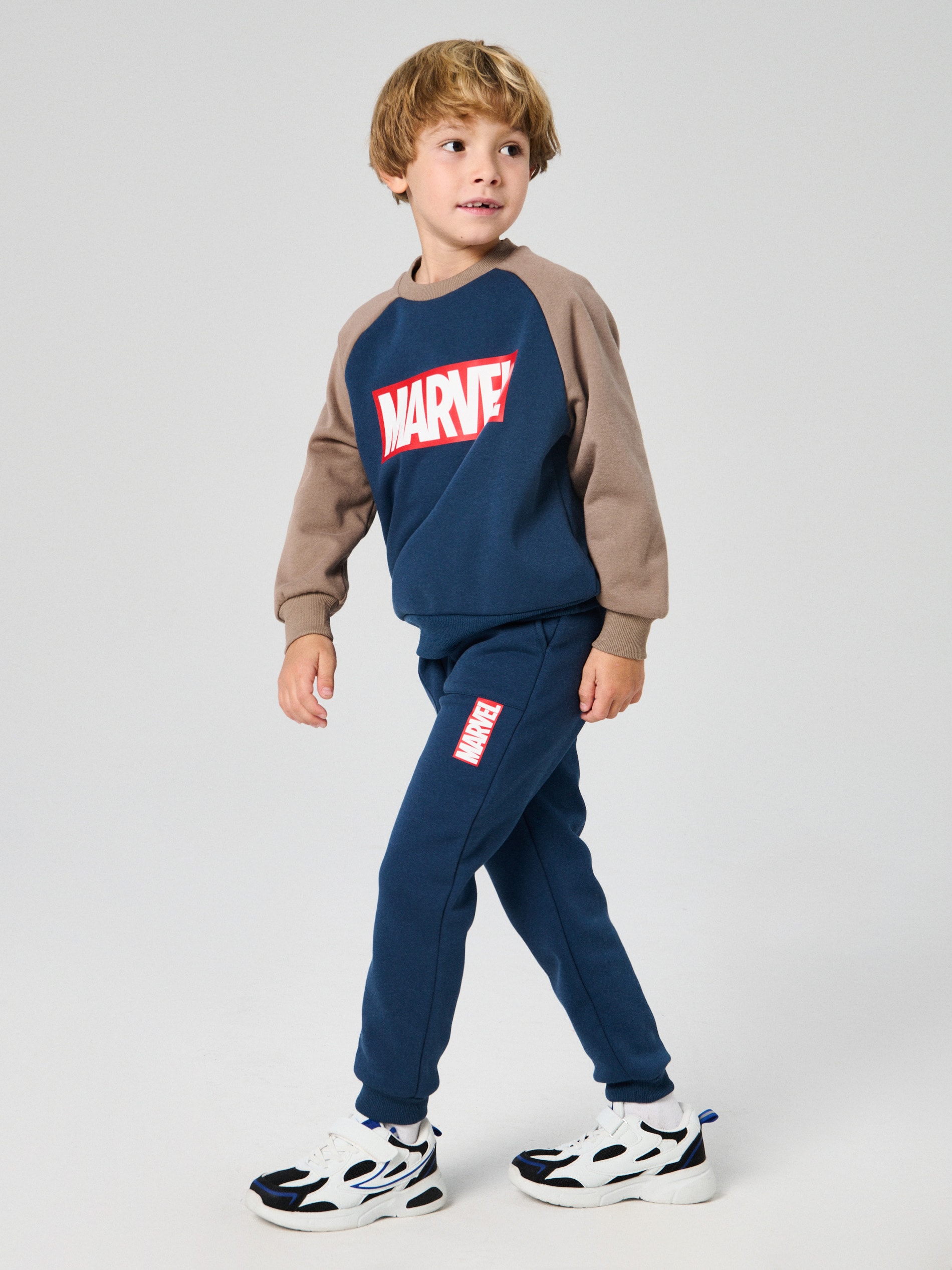 Sinsay - Spodnie jogger z ociepleniem Marvel - granatowy