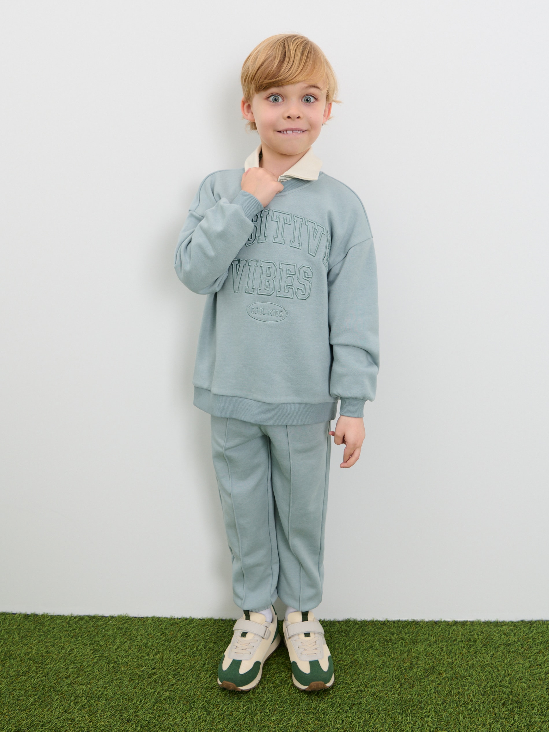Sinsay - Bluza z haftowanym napisem - błękitny